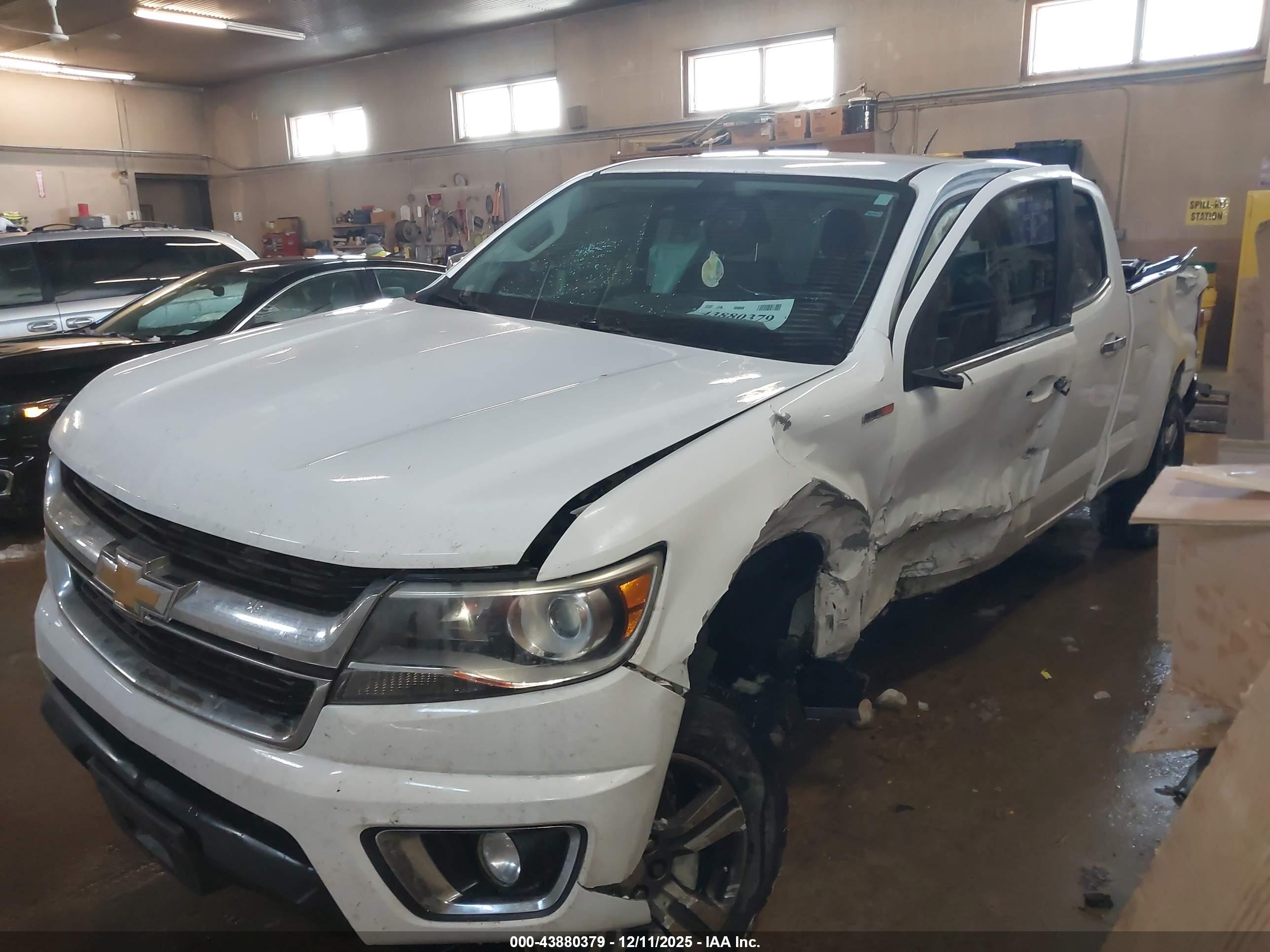 CHEVROLET COLORADO image 2