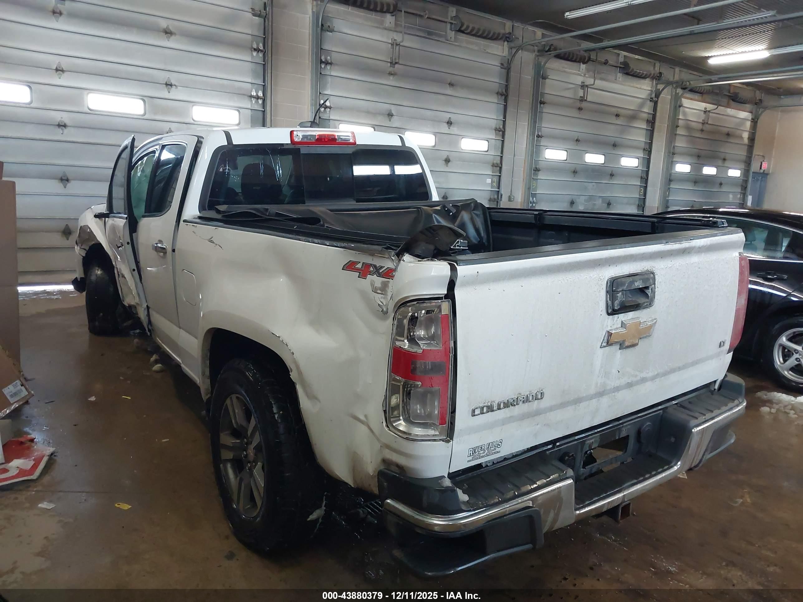 CHEVROLET COLORADO image 3