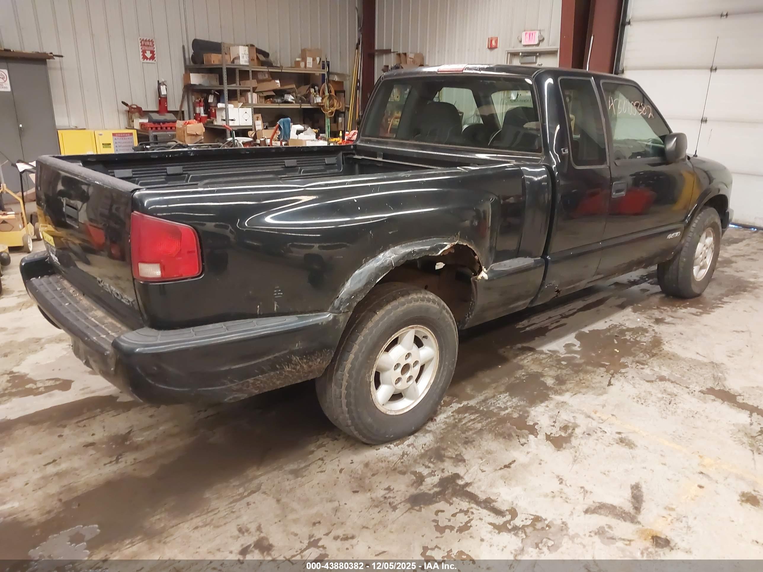 CHEVROLET S-10 image 4