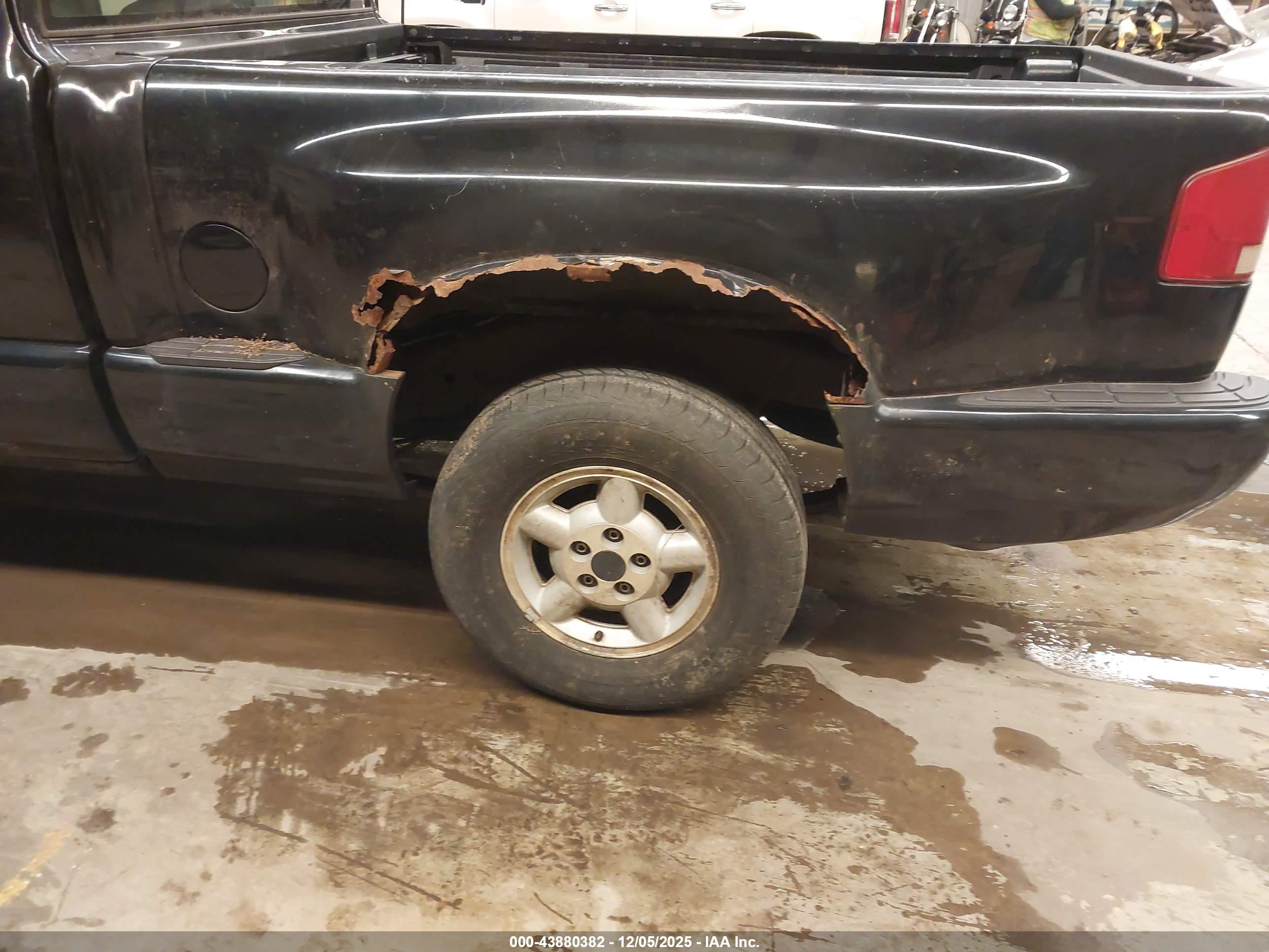 CHEVROLET S-10 image 6