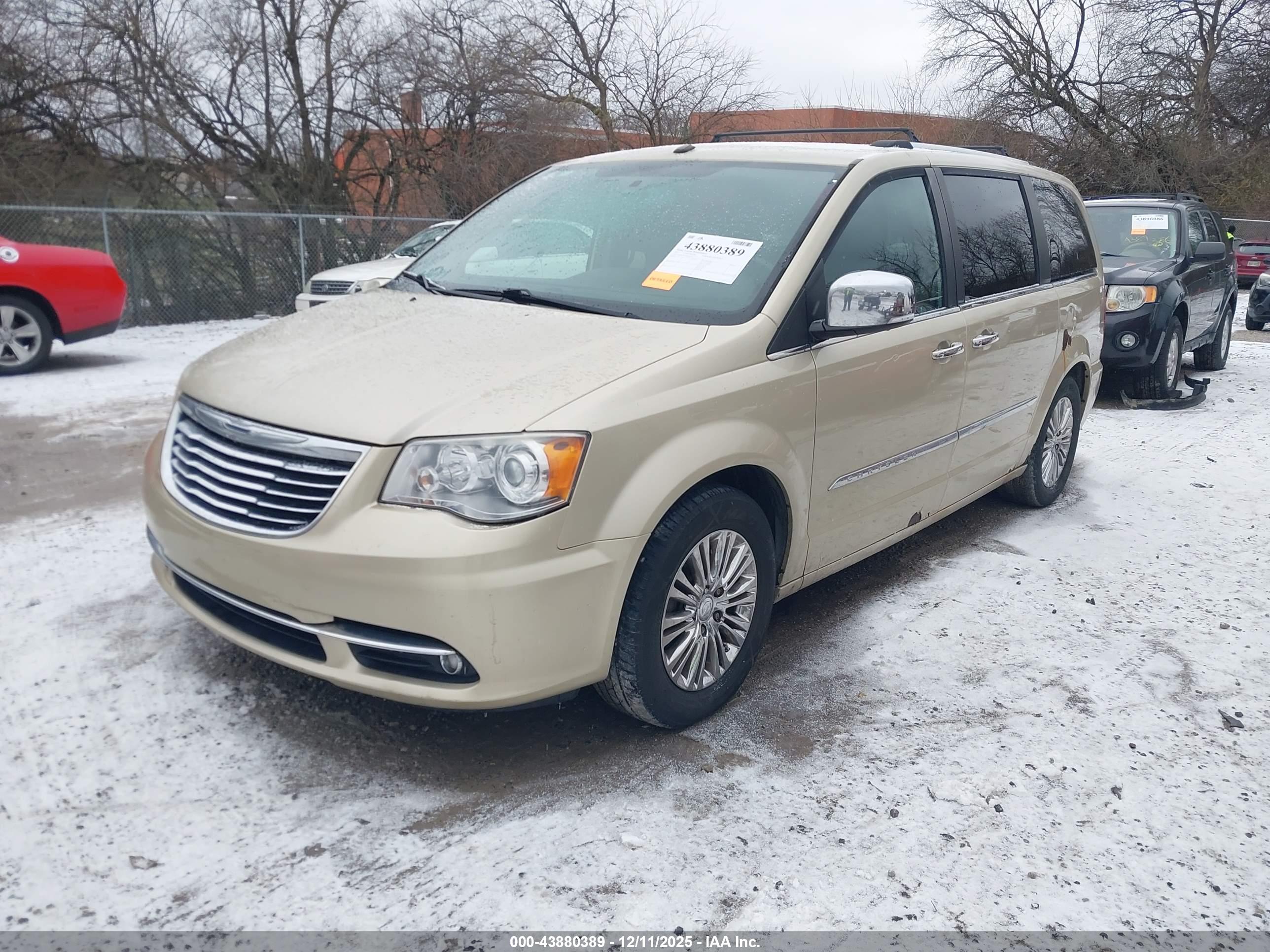 CHRYSLER TOWN image 2