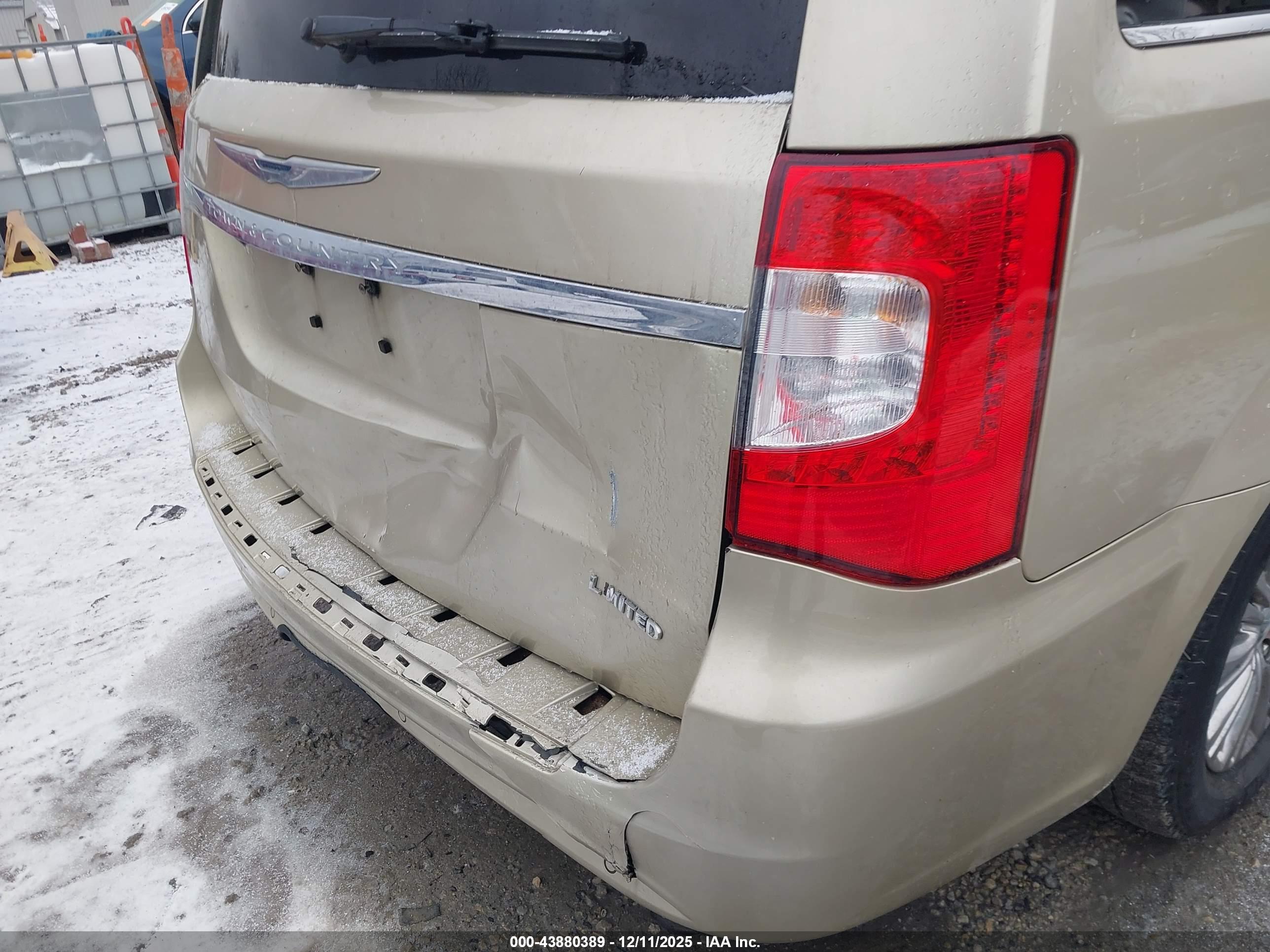 CHRYSLER TOWN image 6