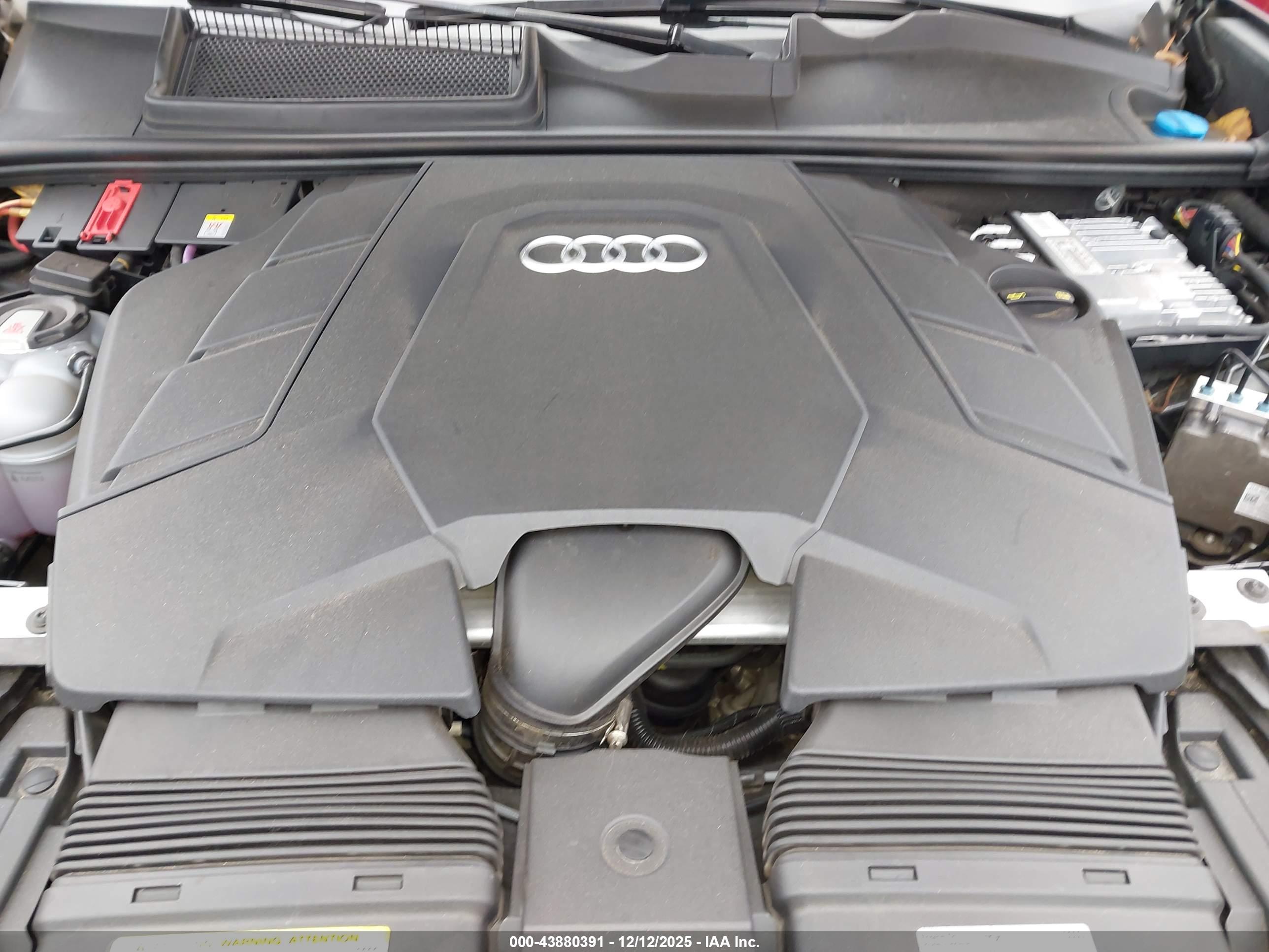 AUDI Q8 image 10