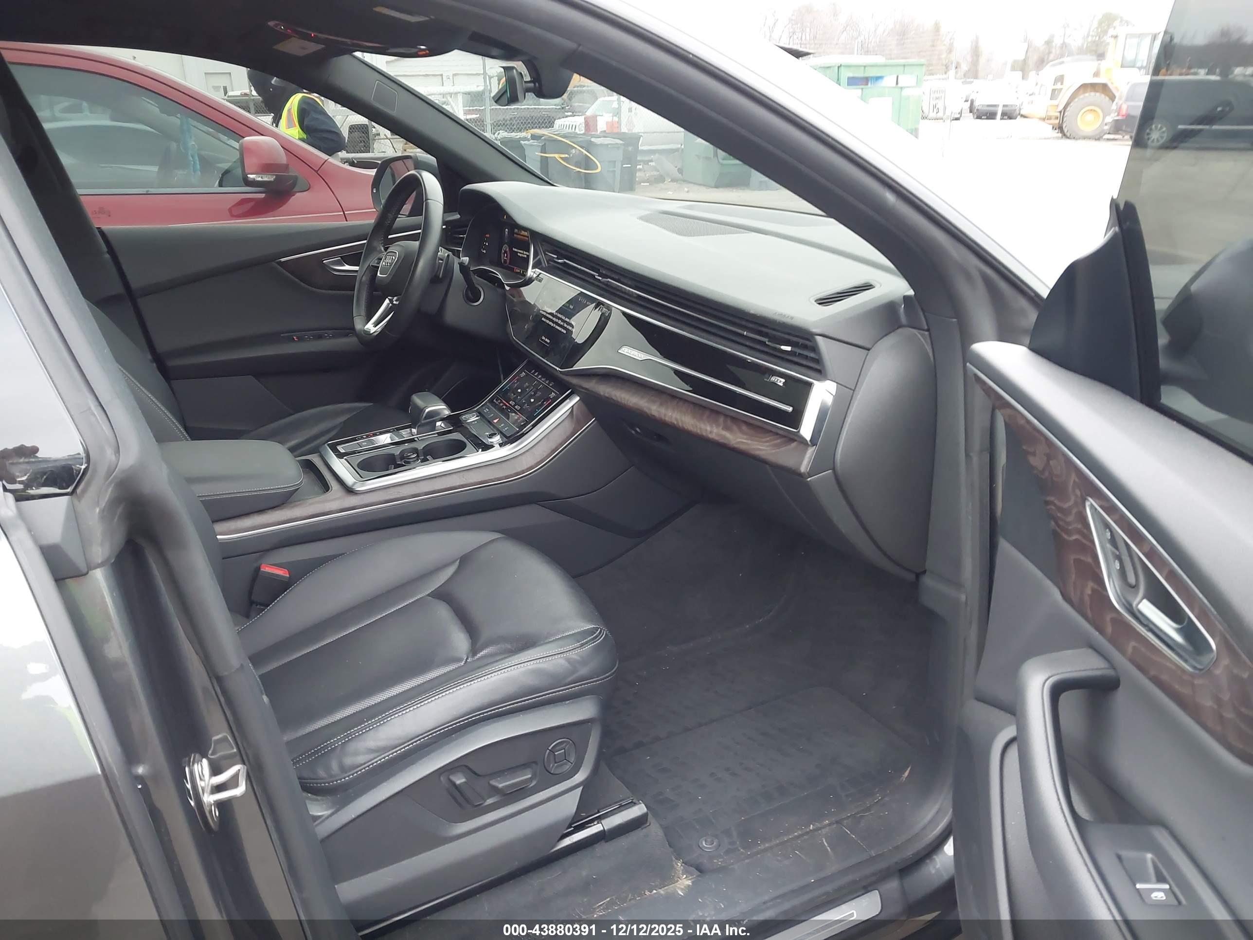 AUDI Q8 image 5