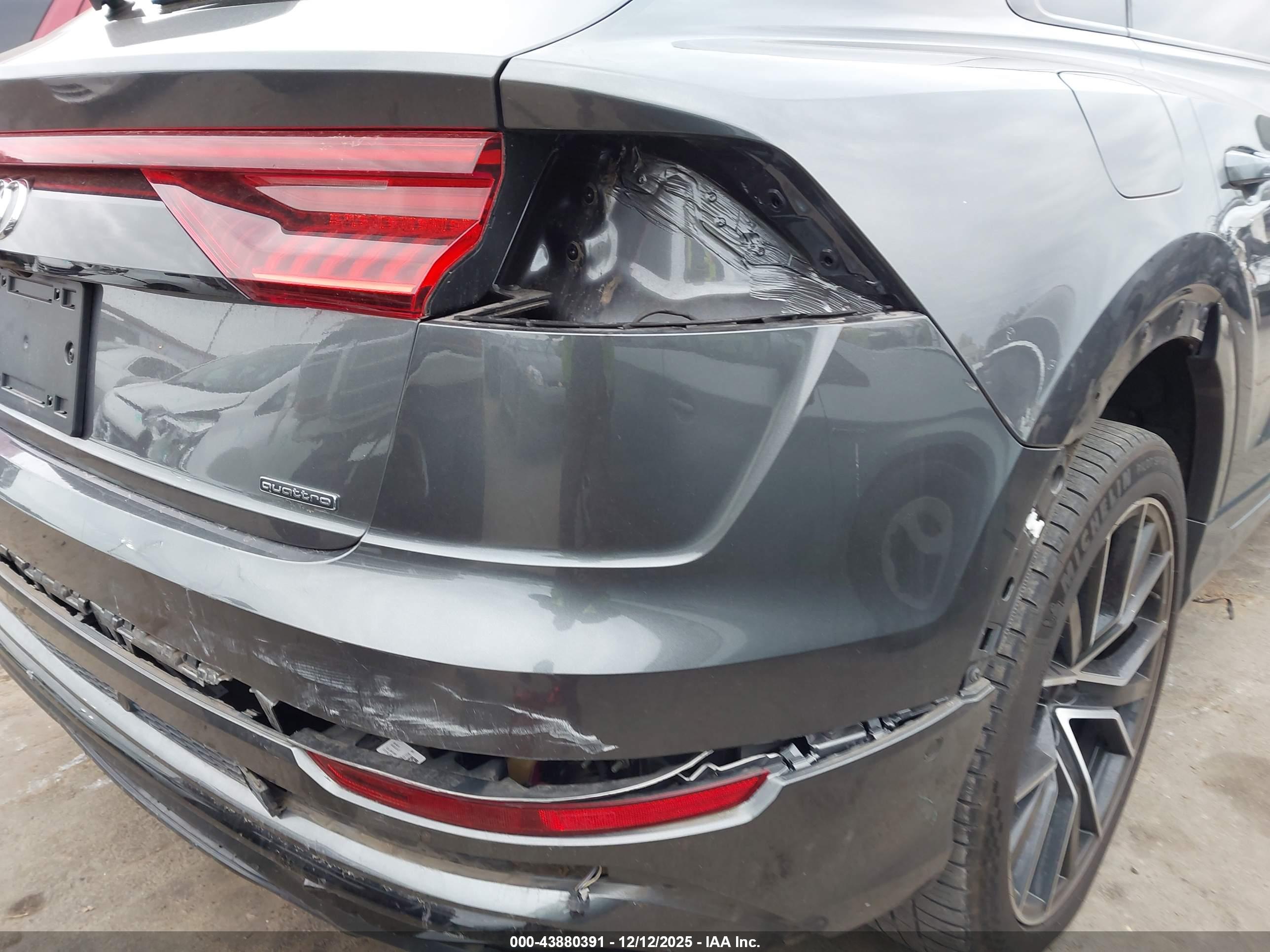AUDI Q8 image 6