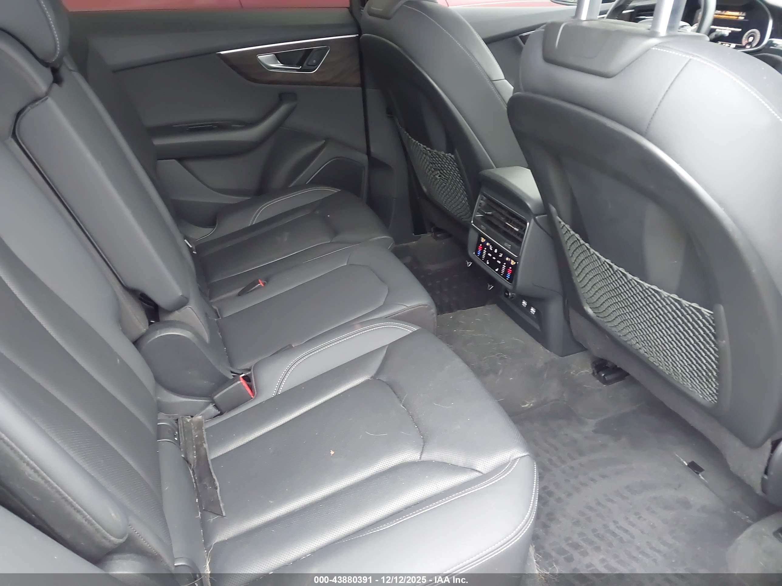 AUDI Q8 image 8