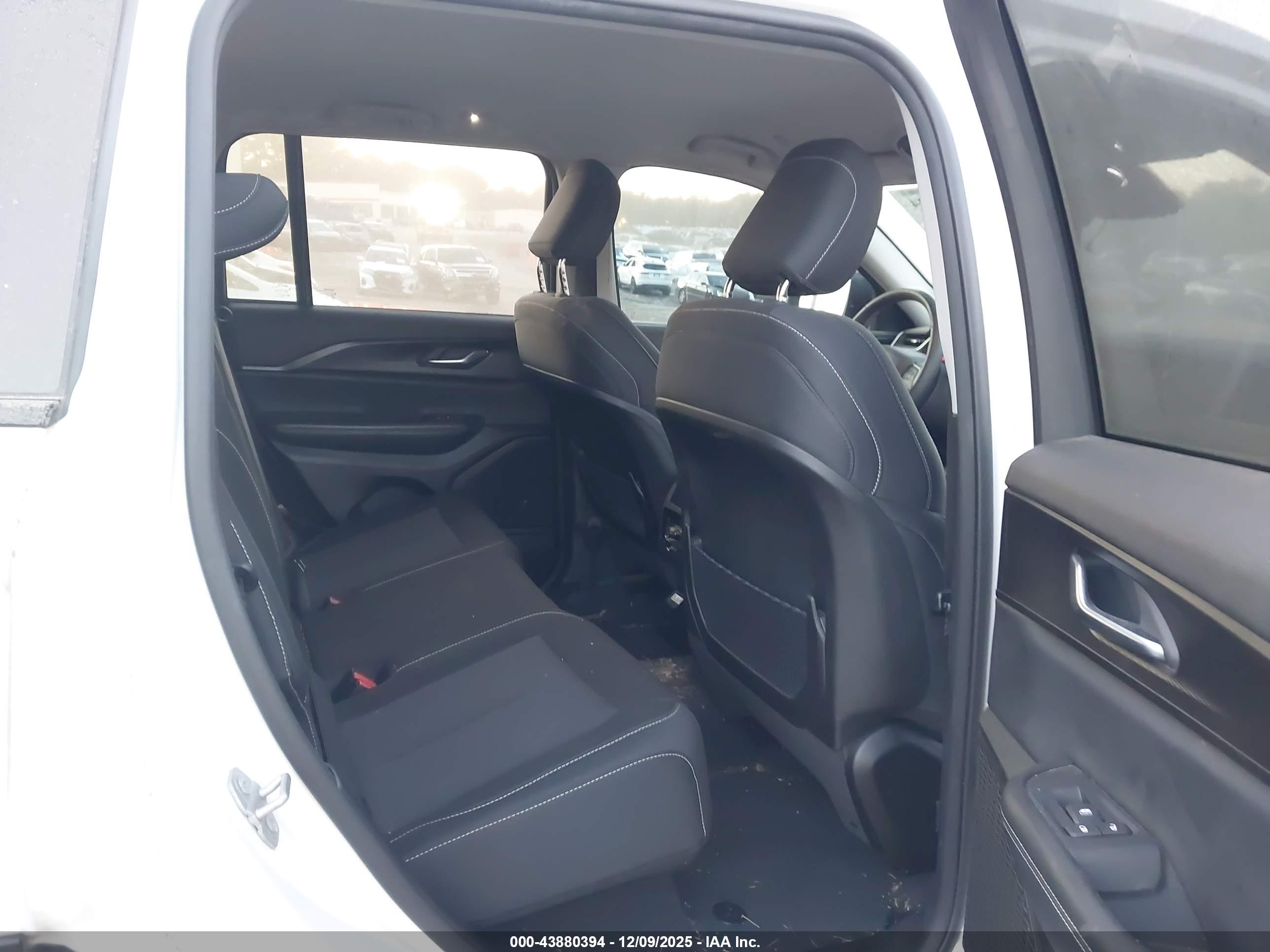 JEEP GRAND image 8