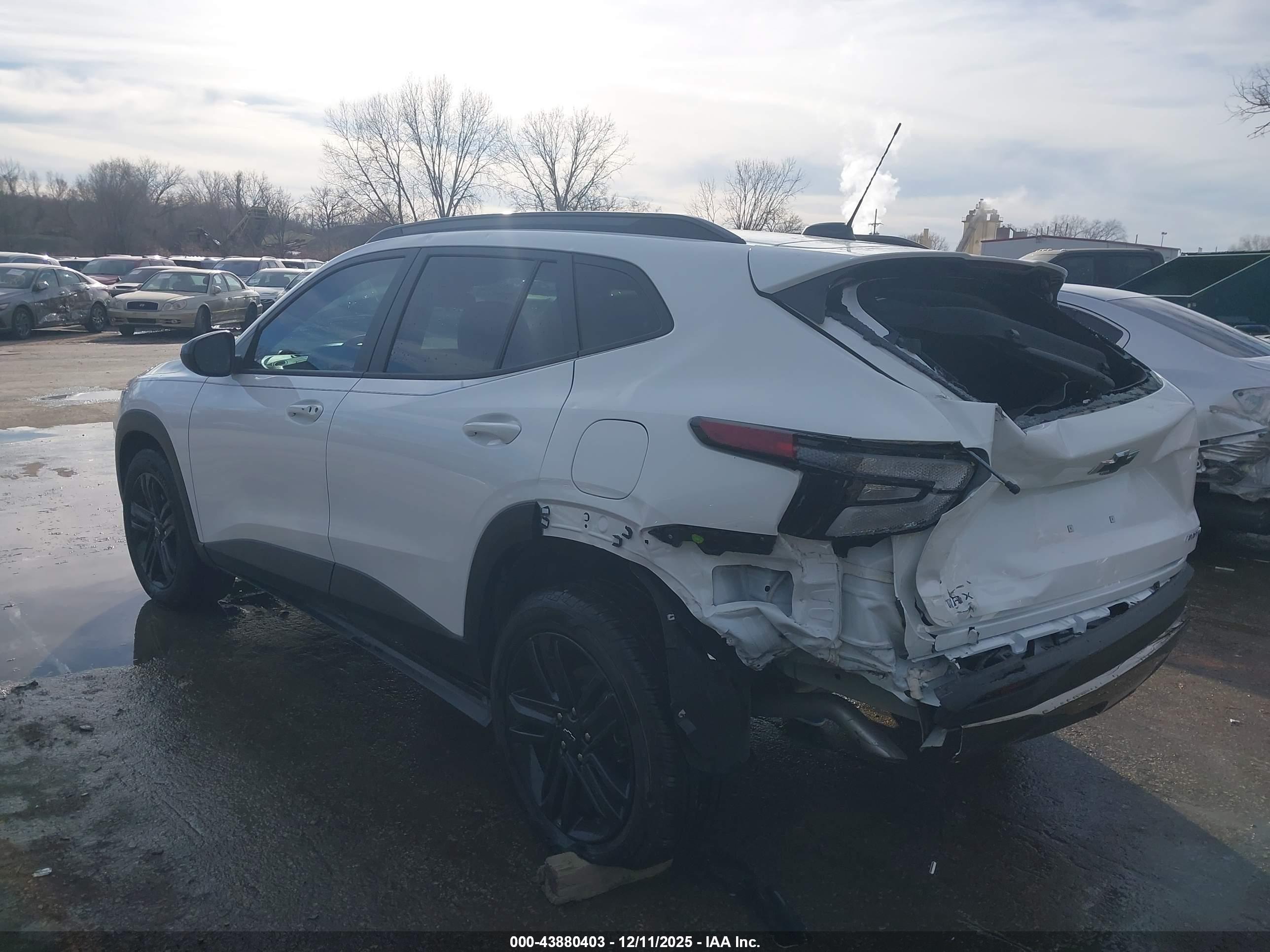 CHEVROLET TRAX image 3