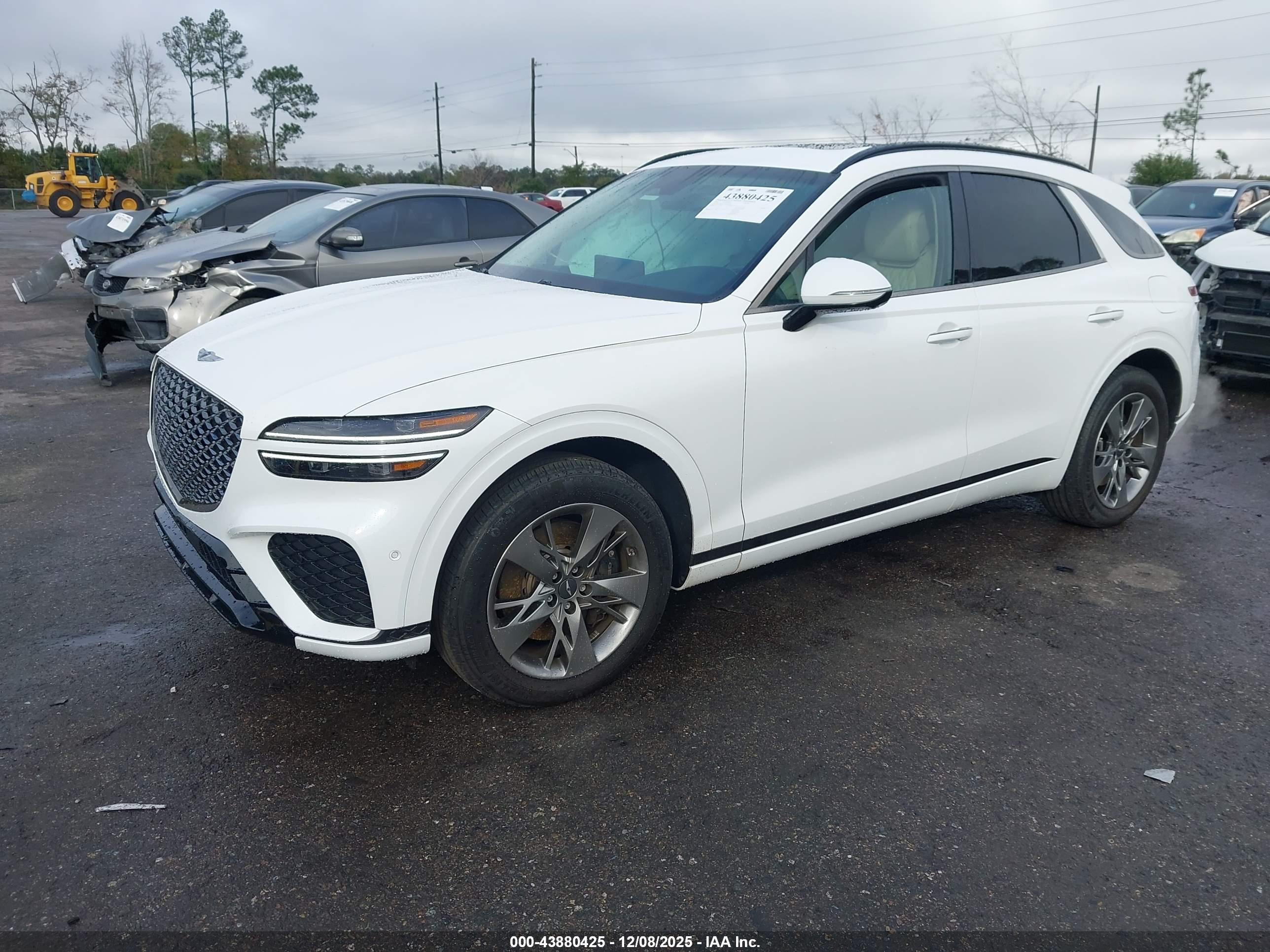 GENESIS GV70 image 2