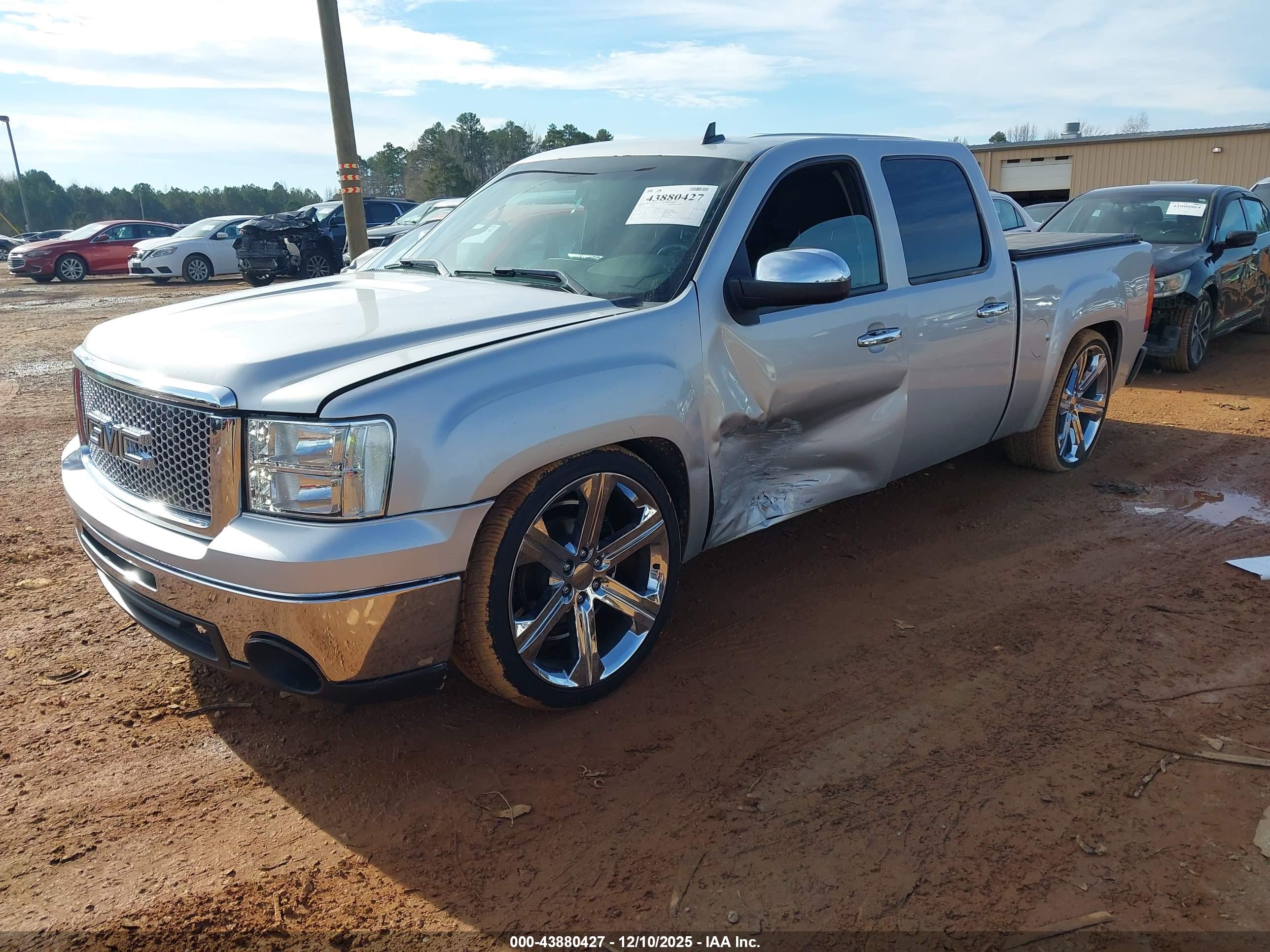GMC SIERRA image 2