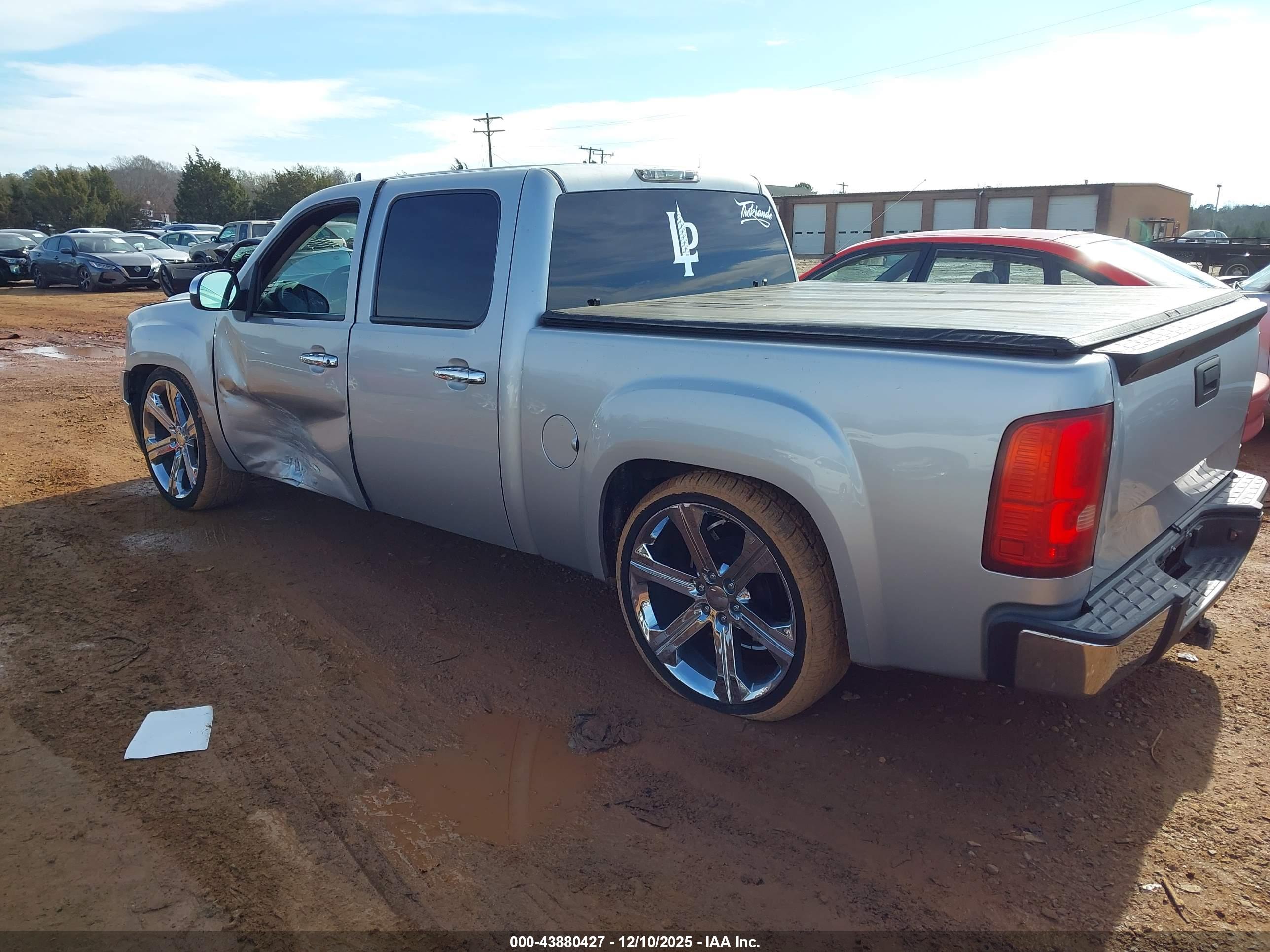 GMC SIERRA image 3