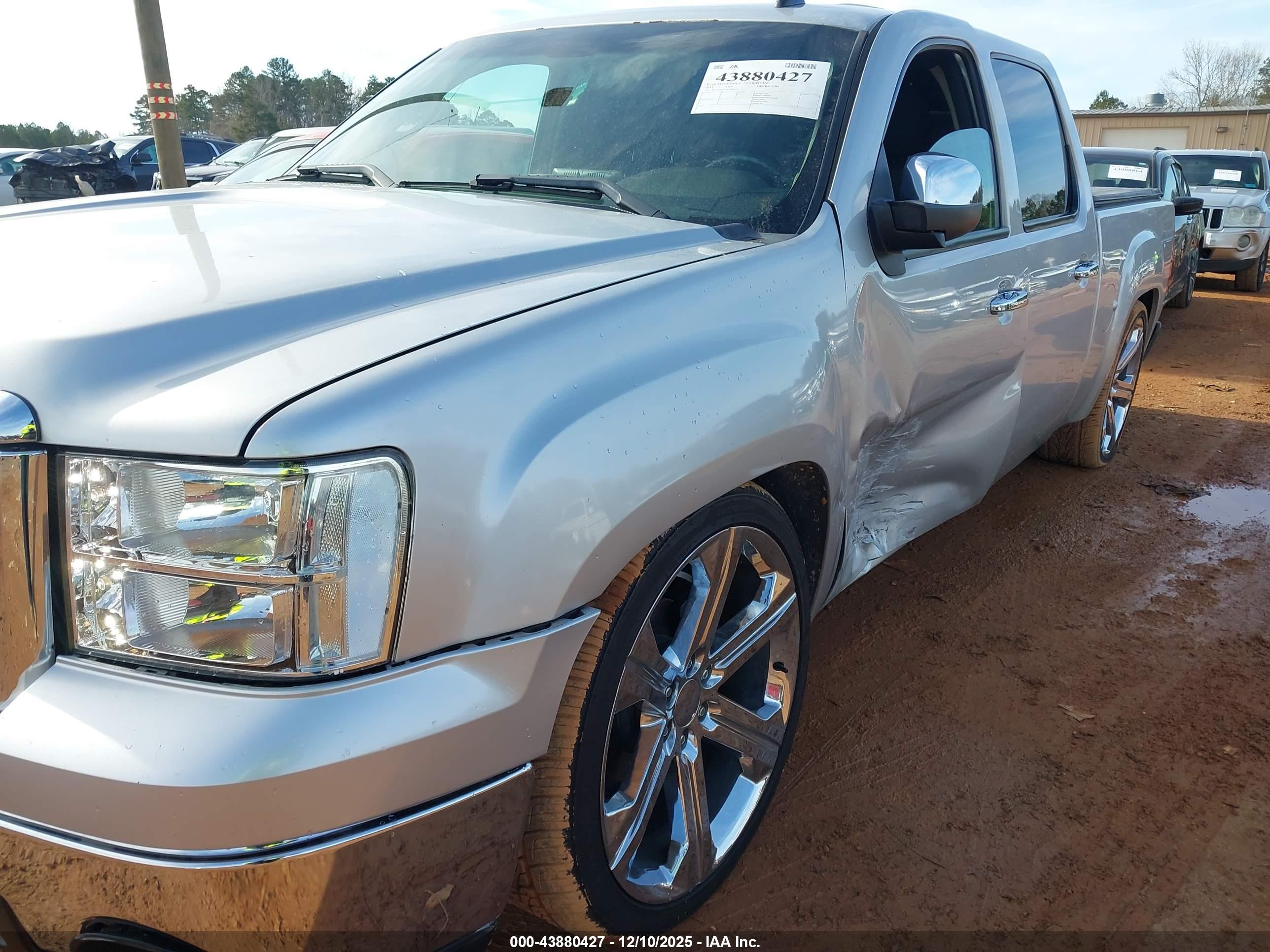 GMC SIERRA image 6