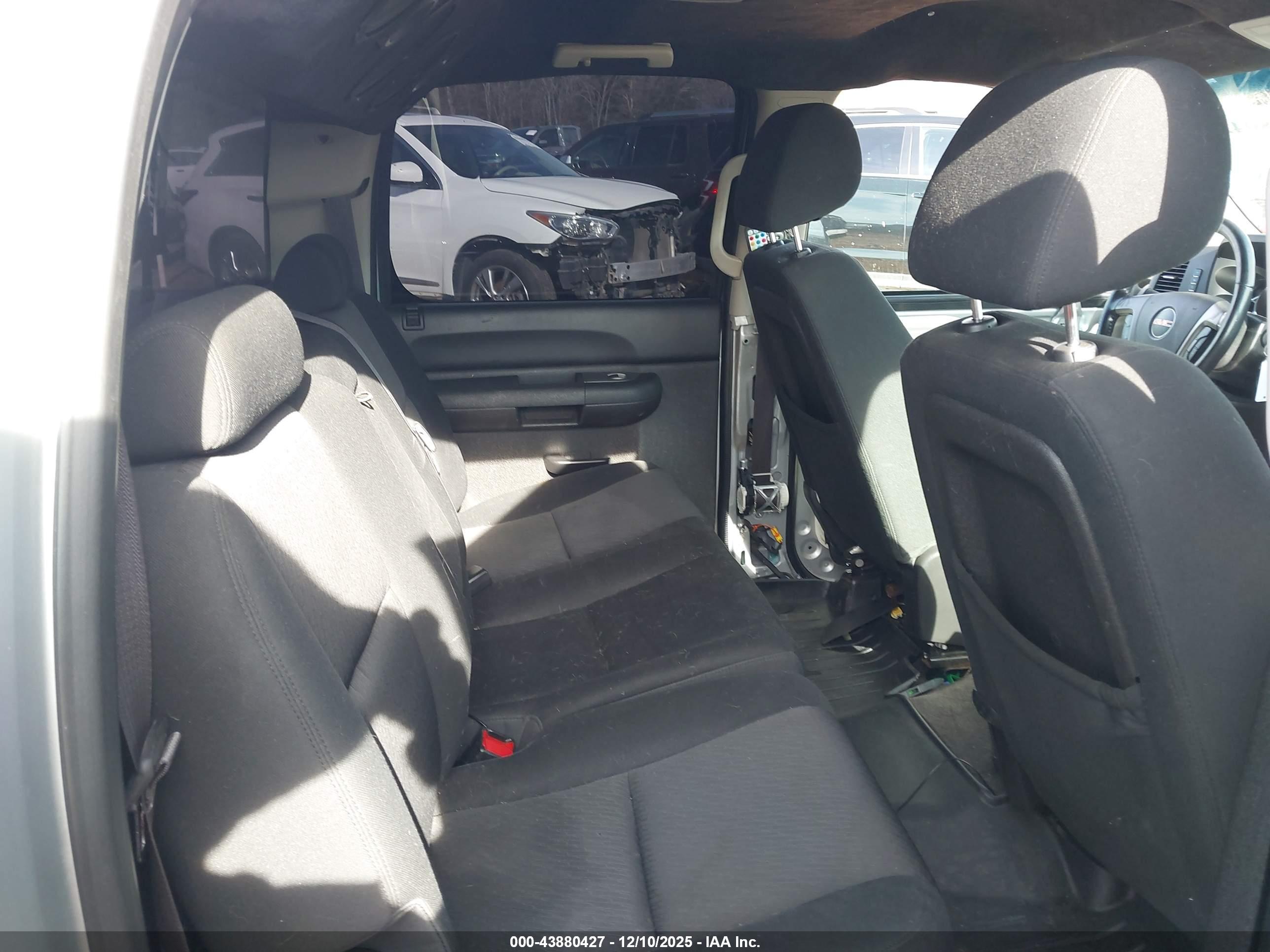 GMC SIERRA image 8