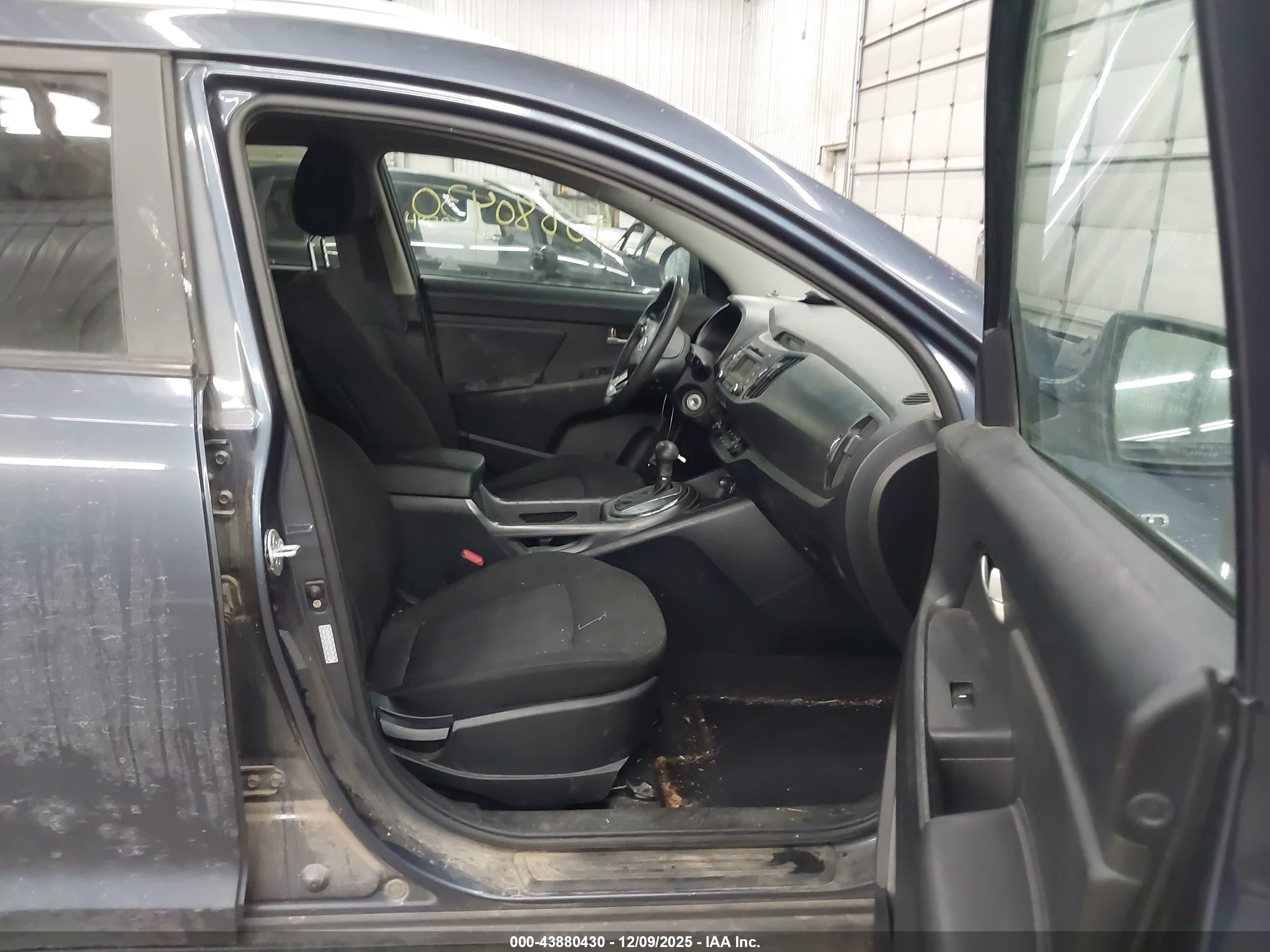KIA SPORTAGE image 5