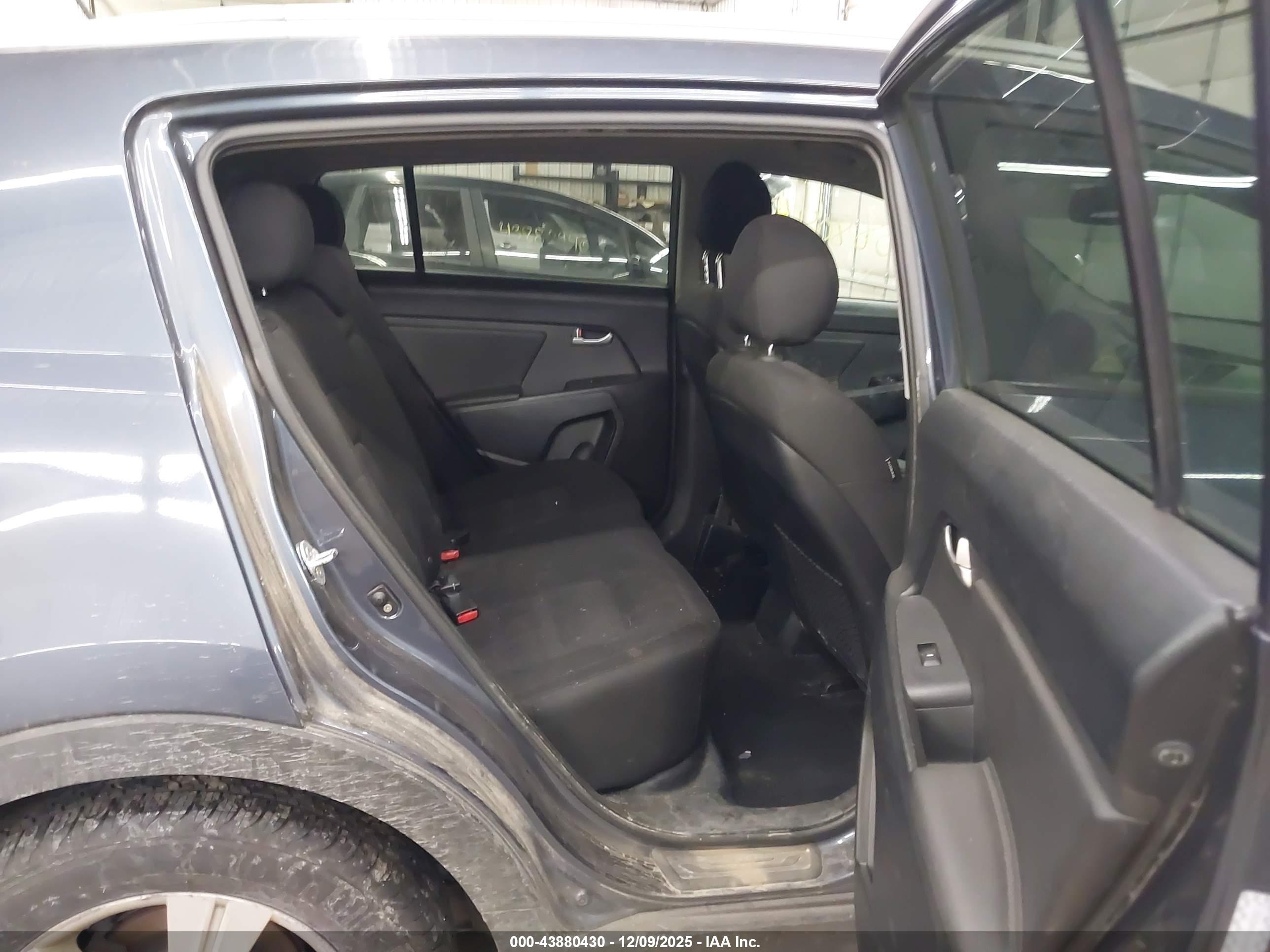 KIA SPORTAGE image 8