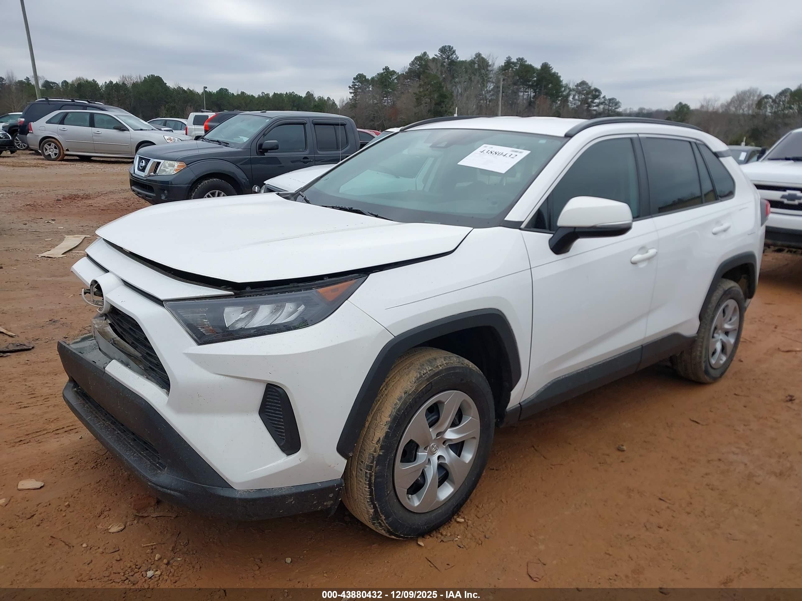 TOYOTA RAV4 image 2