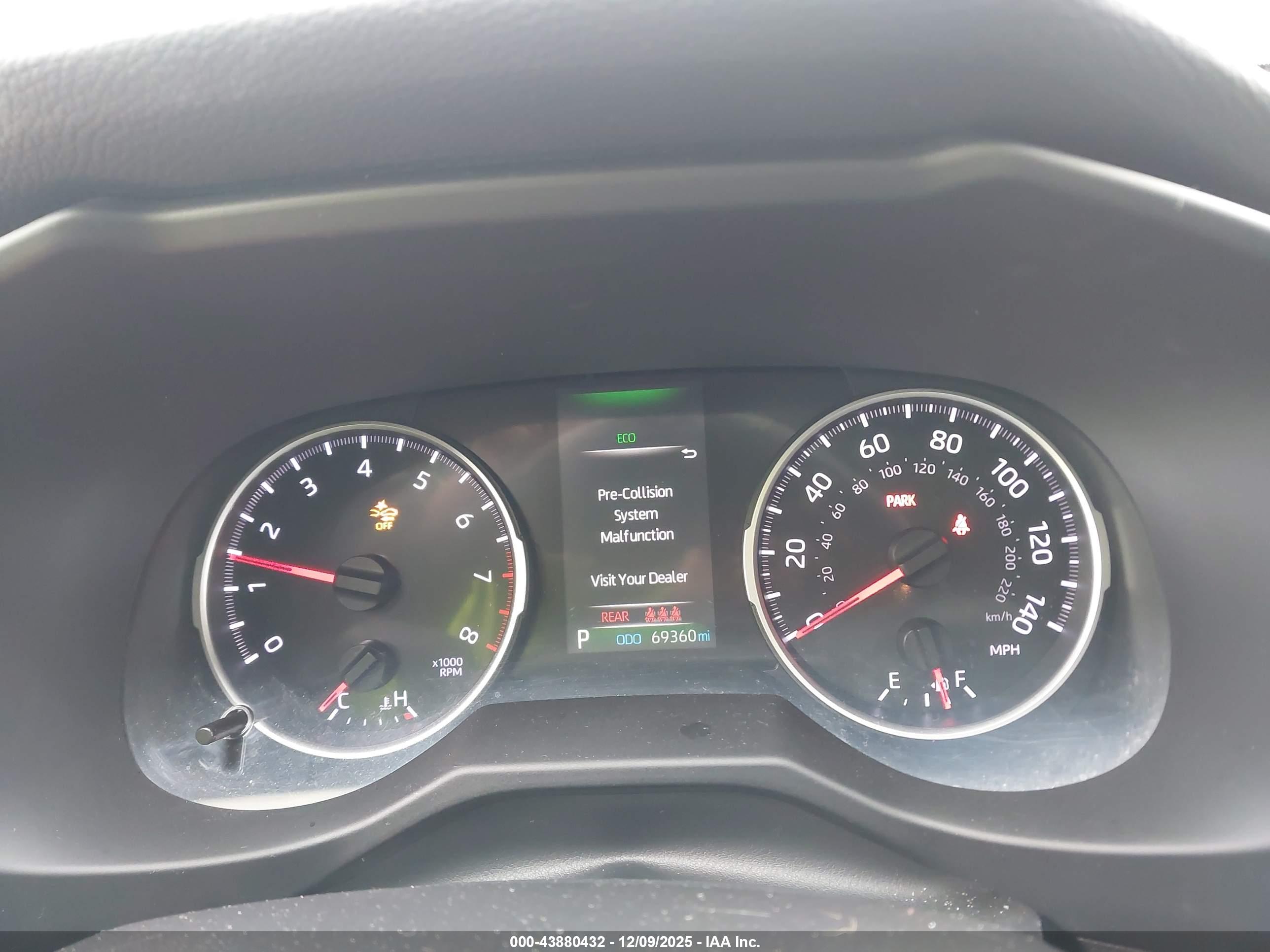 TOYOTA RAV4 image 7