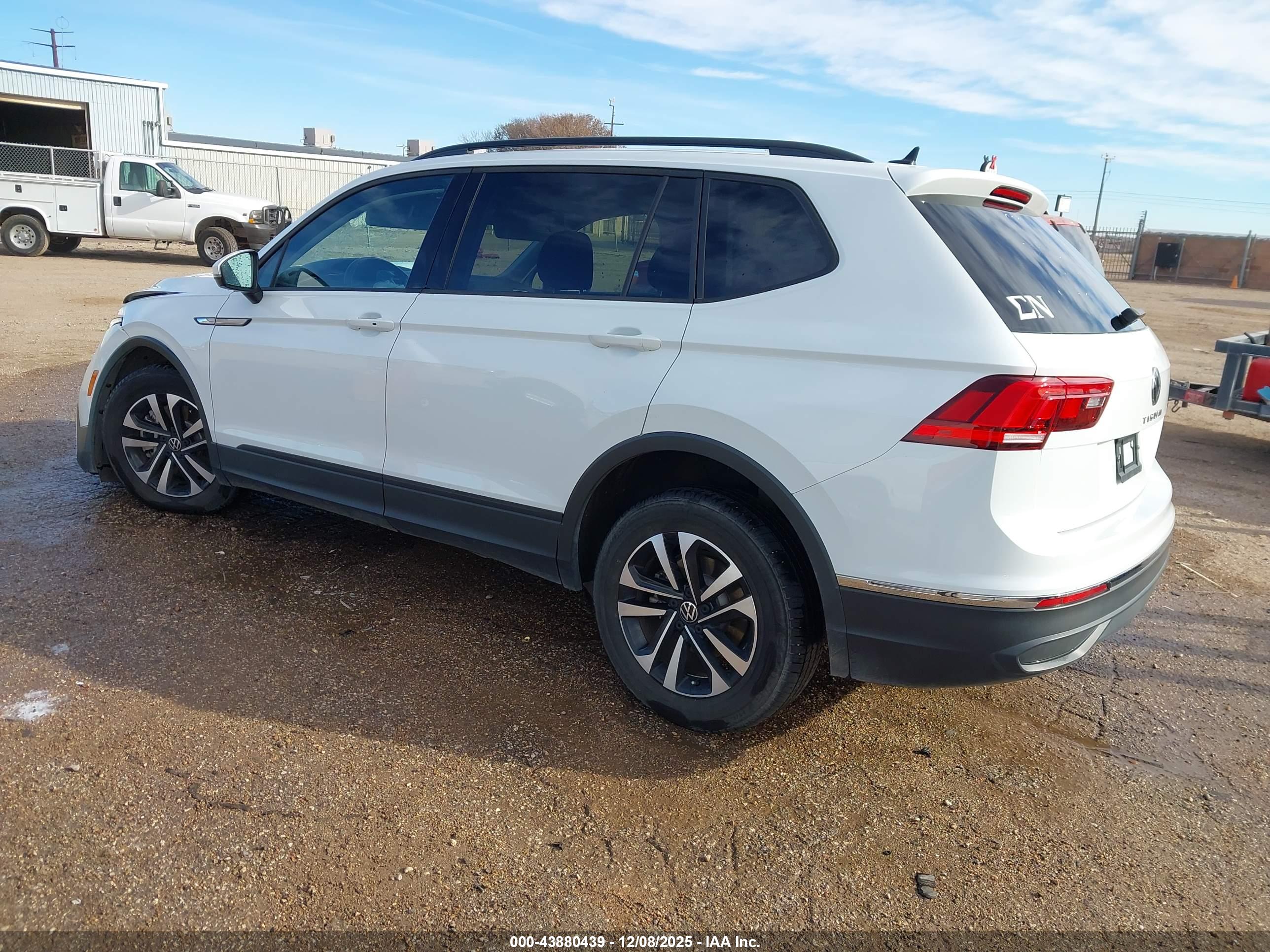 VOLKSWAGEN TIGUAN image 3