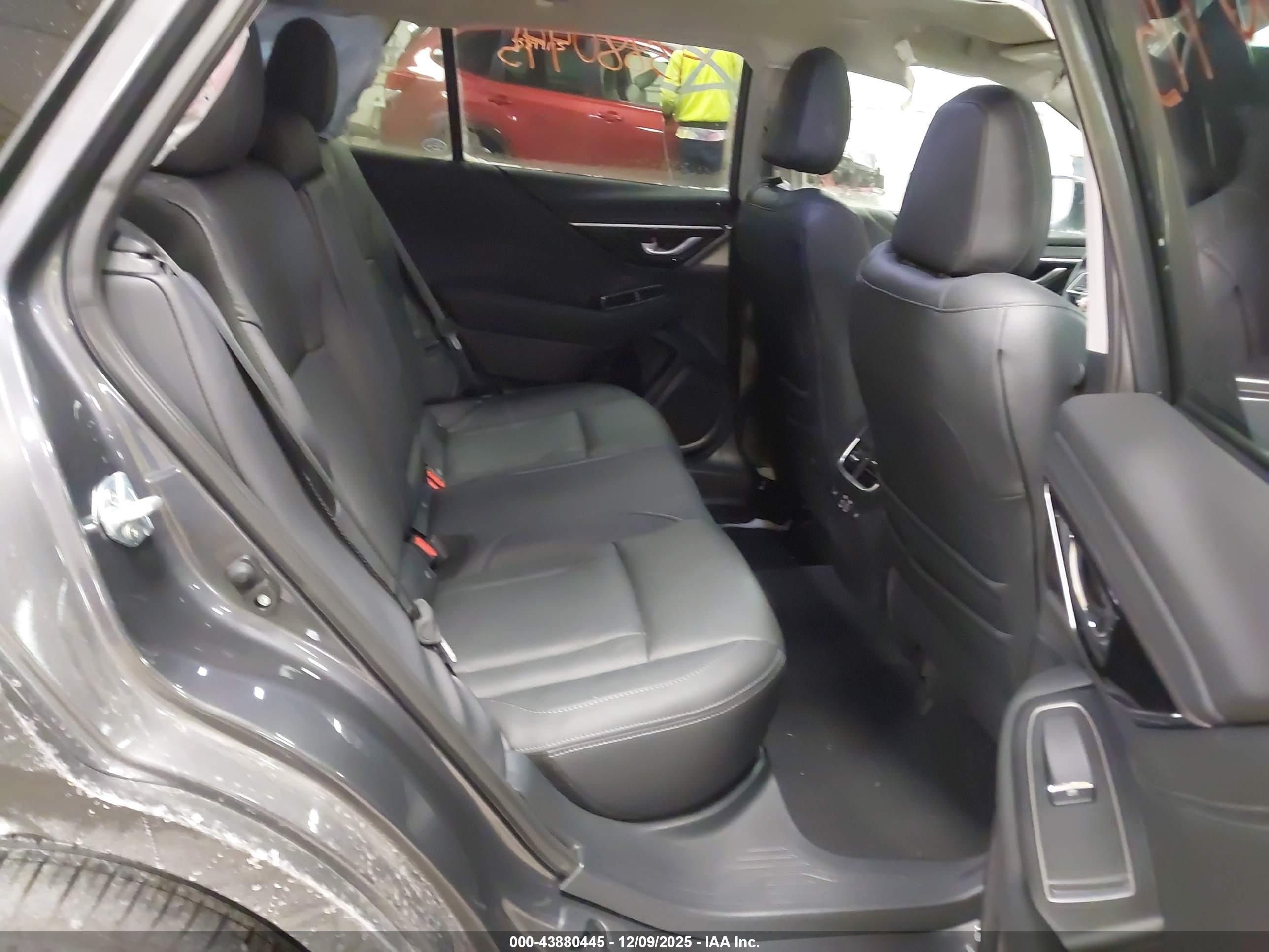 SUBARU OUTBACK image 8