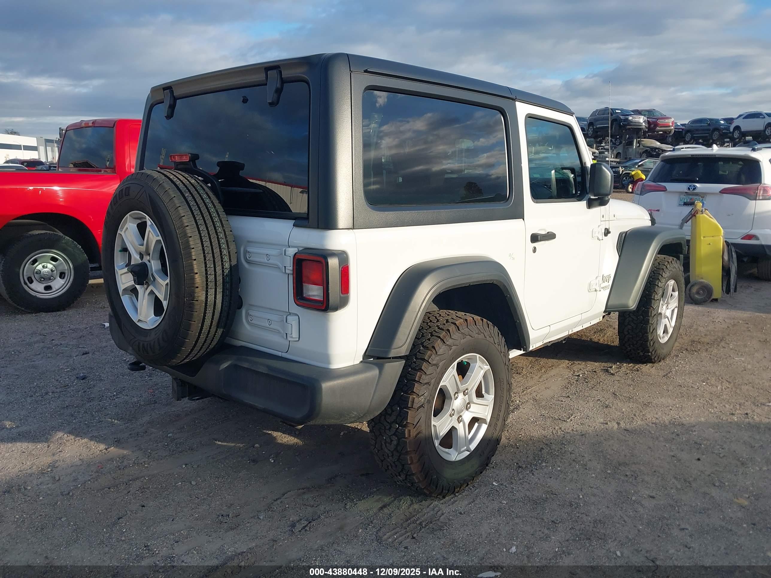 JEEP WRANGLER image 4