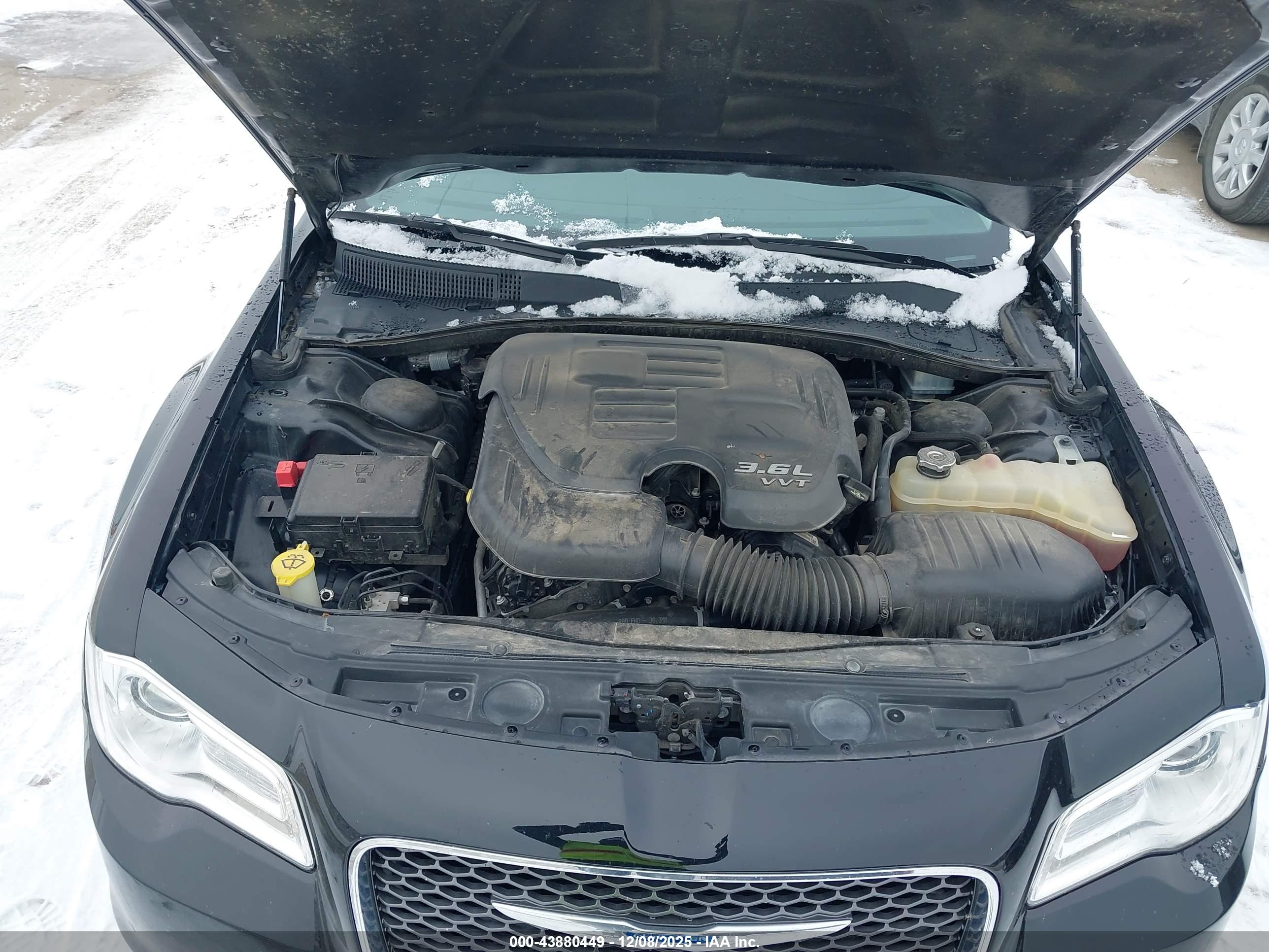 CHRYSLER 300C image 10