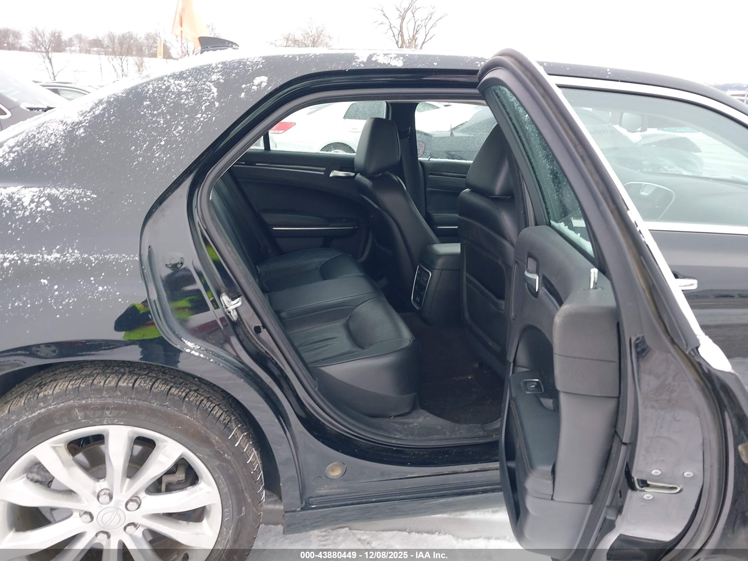 CHRYSLER 300C image 8