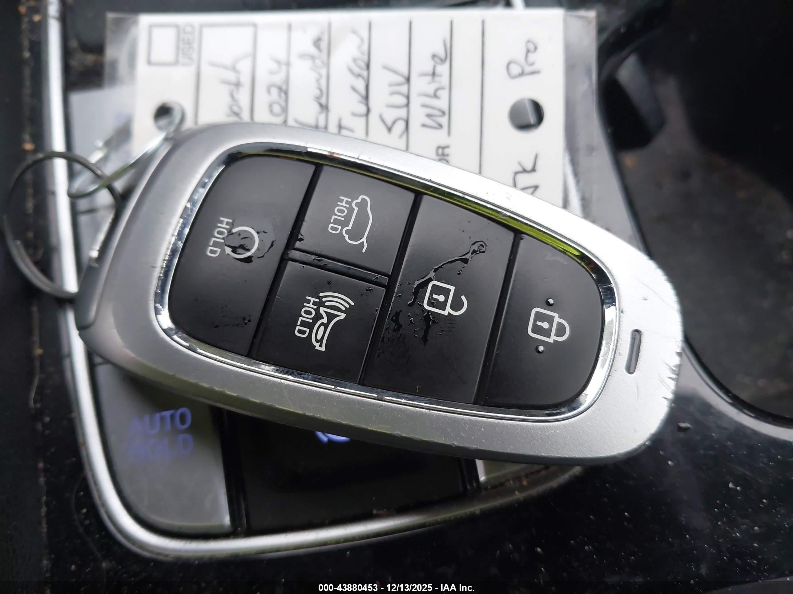 HYUNDAI TUCSON image 11