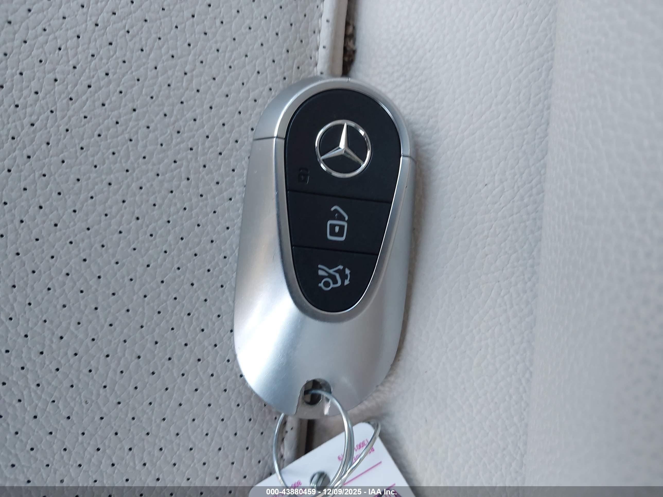 MERCEDES-BENZ C image 11