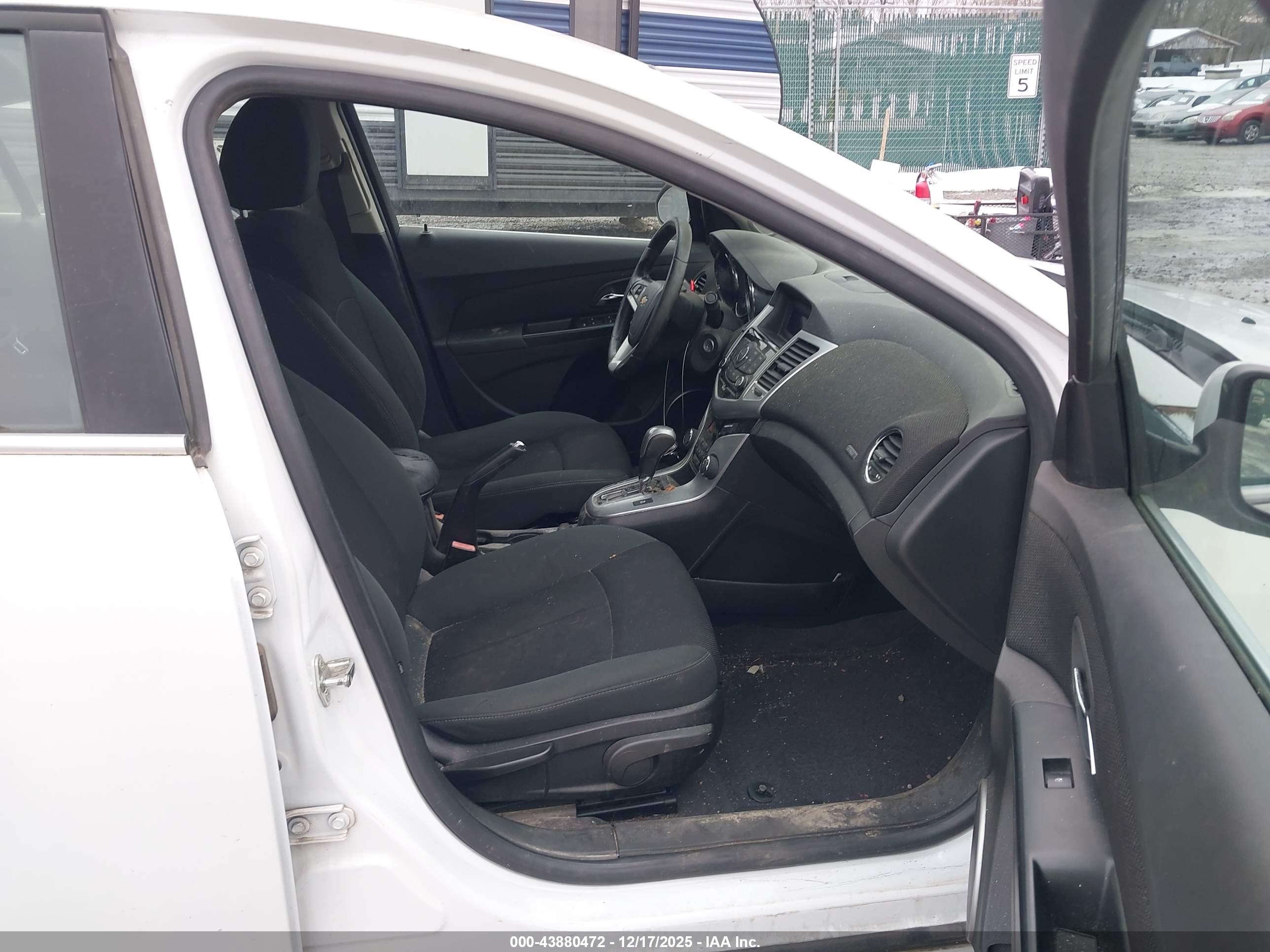 CHEVROLET CRUZE image 5