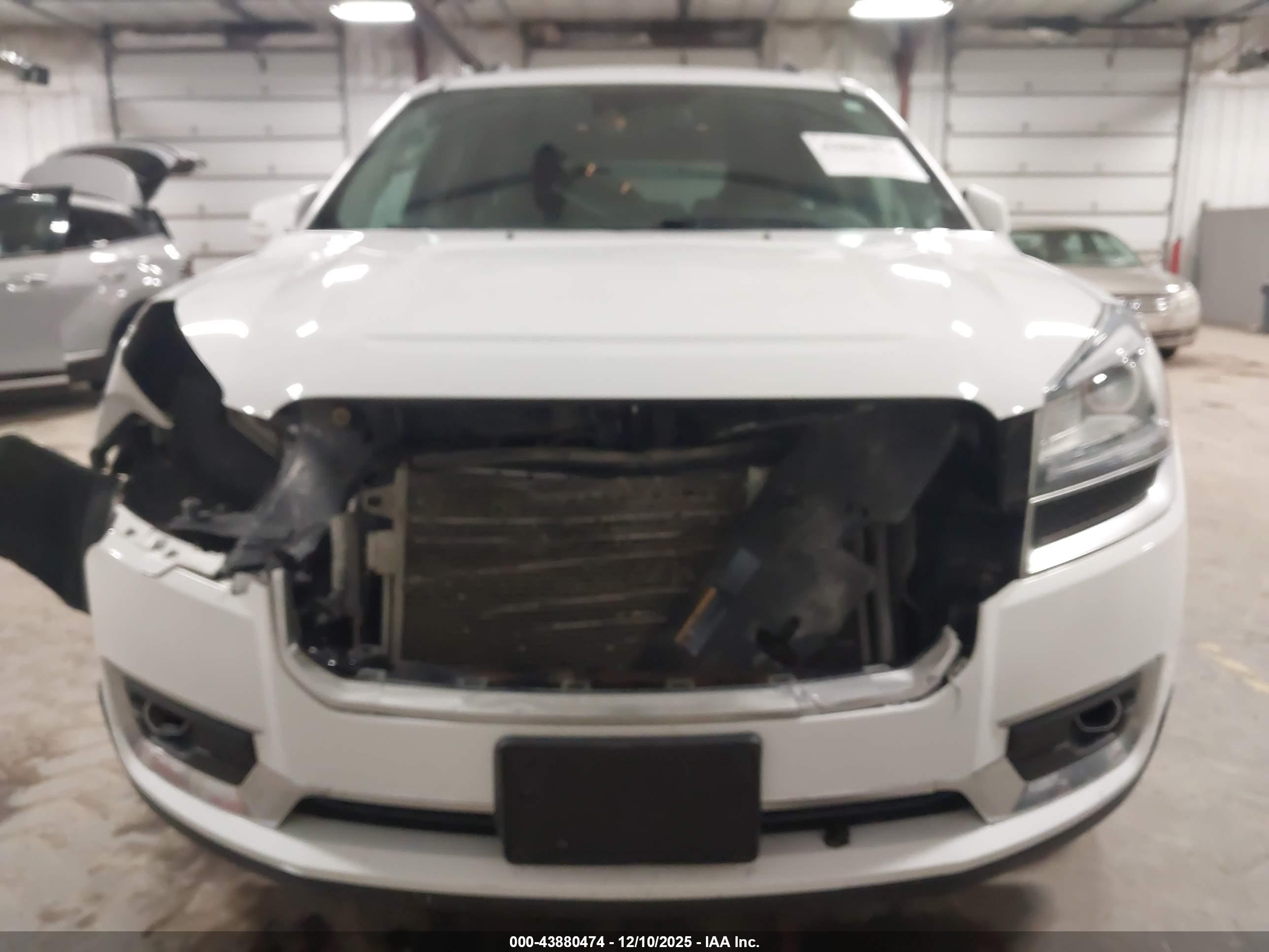GMC ACADIA image 6