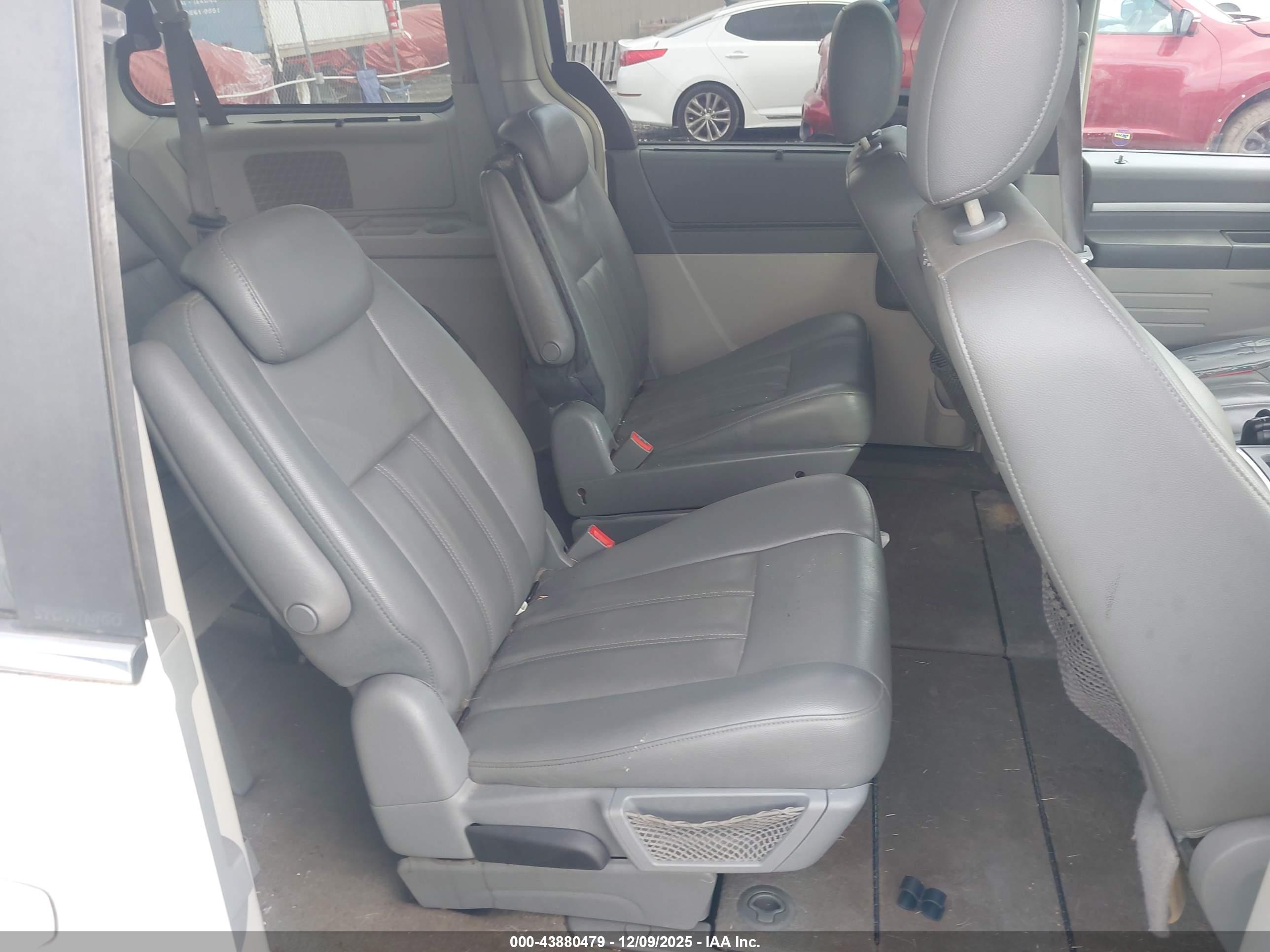 DODGE GRAND image 8