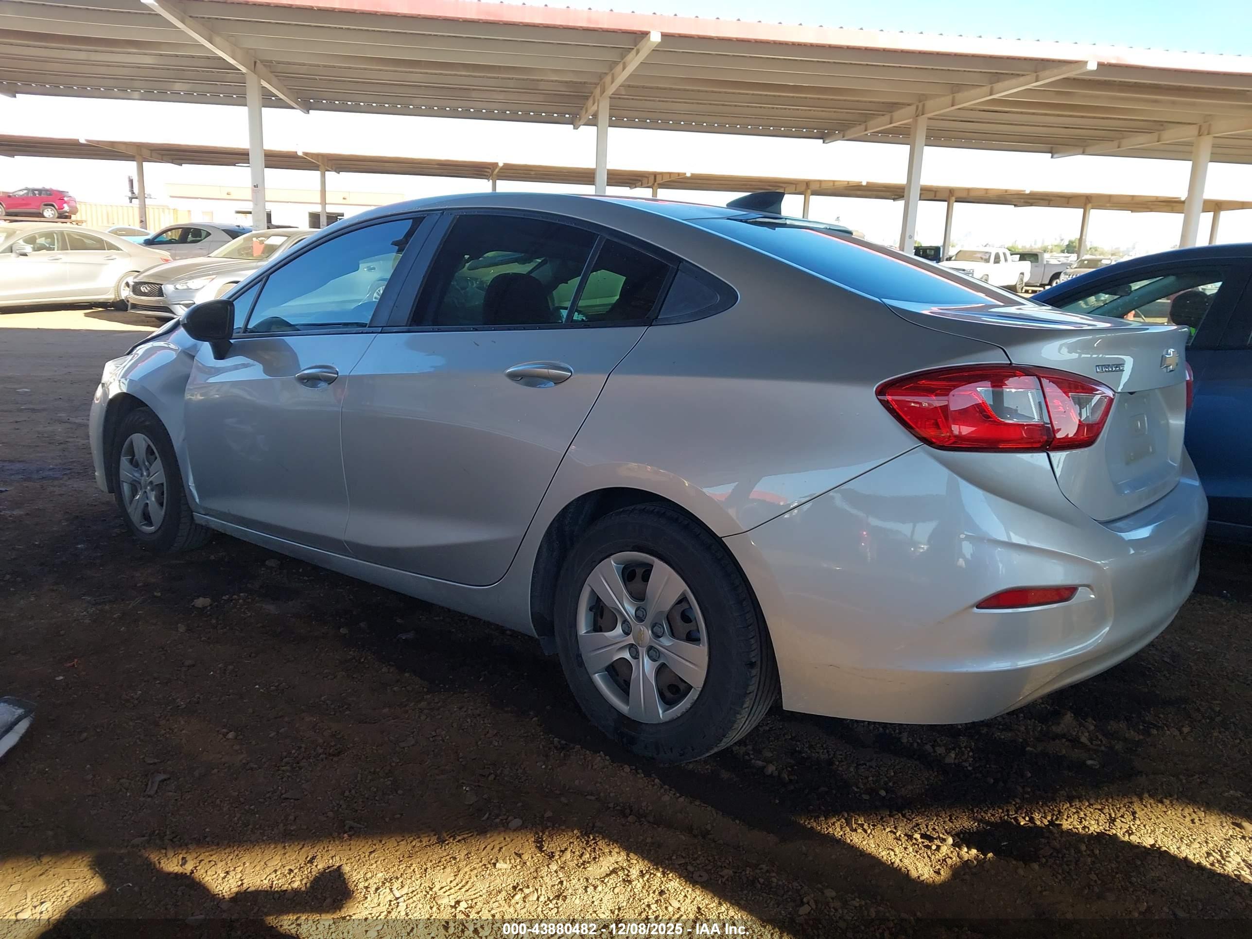 CHEVROLET CRUZE image 3