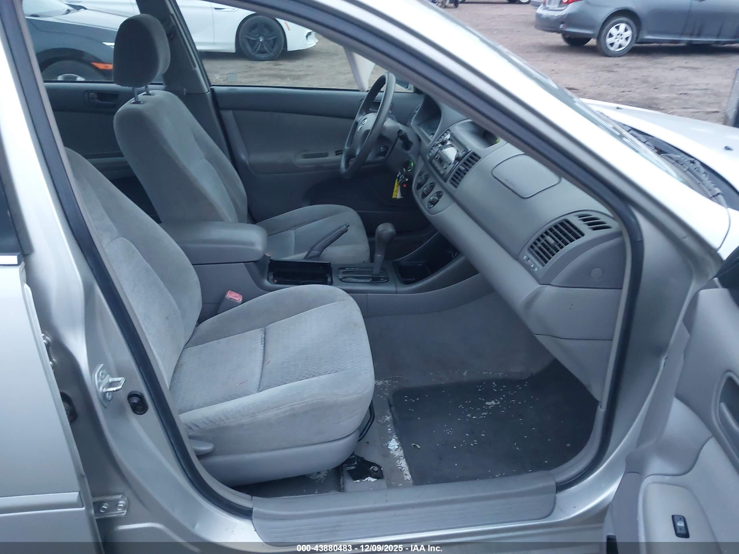 TOYOTA CAMRY image 5