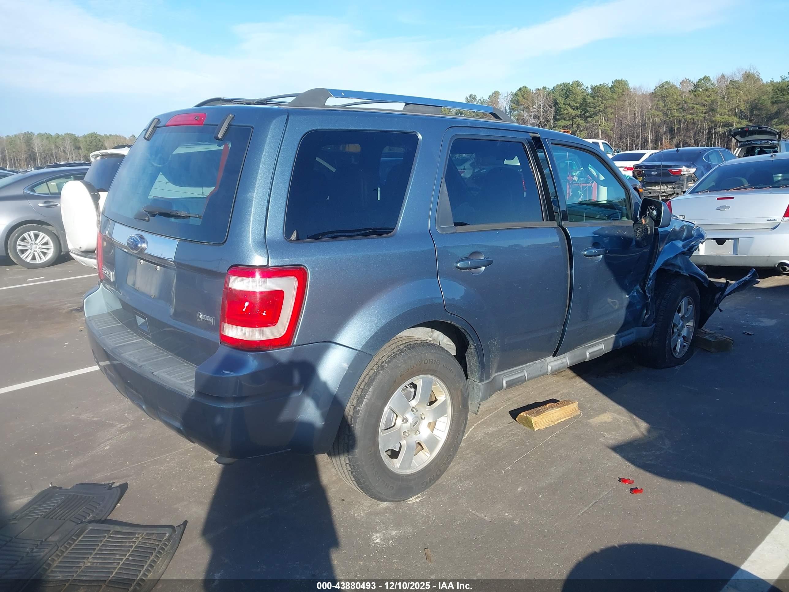 FORD ESCAPE image 4