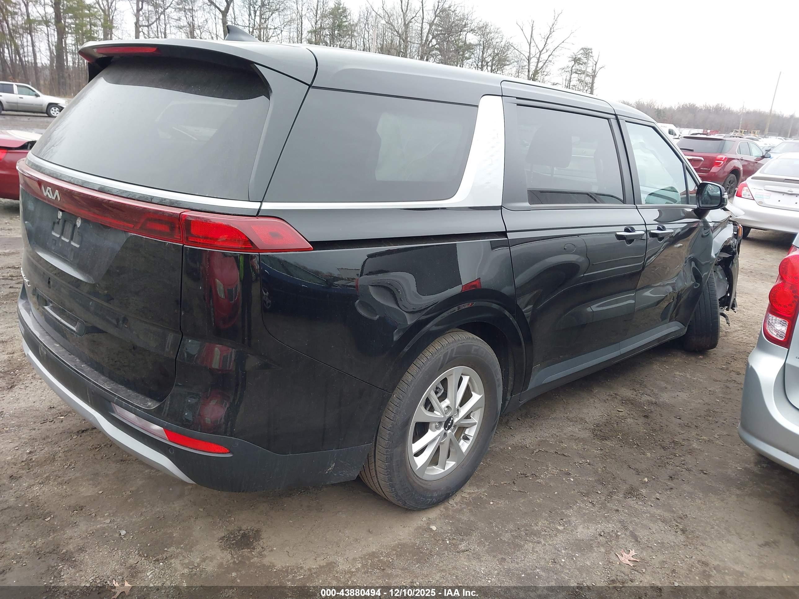 KIA CARNIVAL image 4