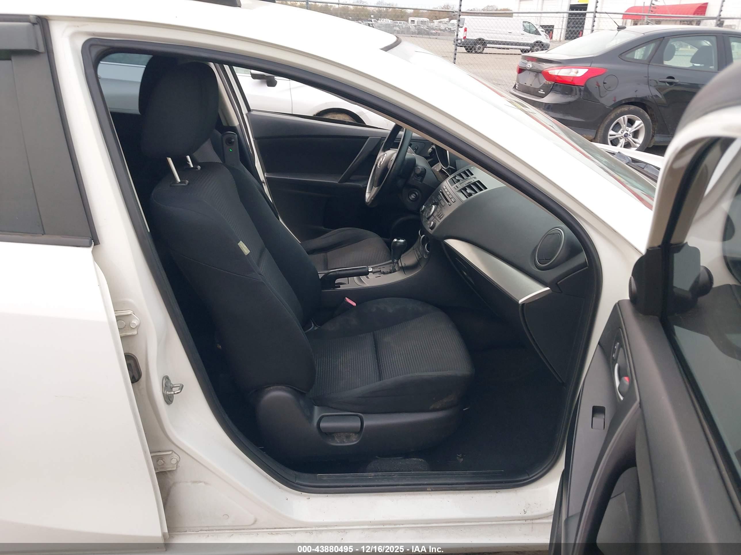 MAZDA MAZDA3 image 5