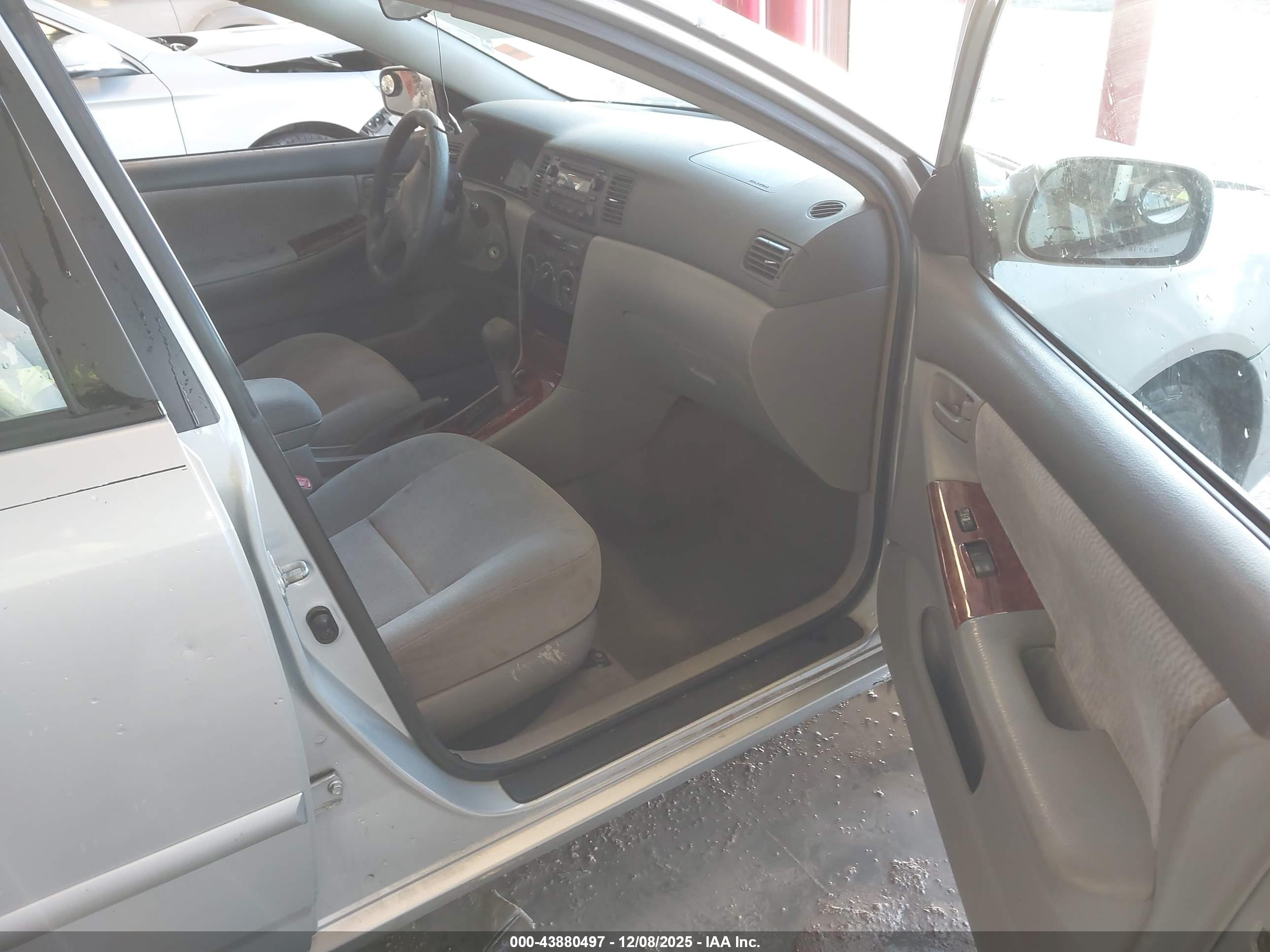 TOYOTA COROLLA image 5
