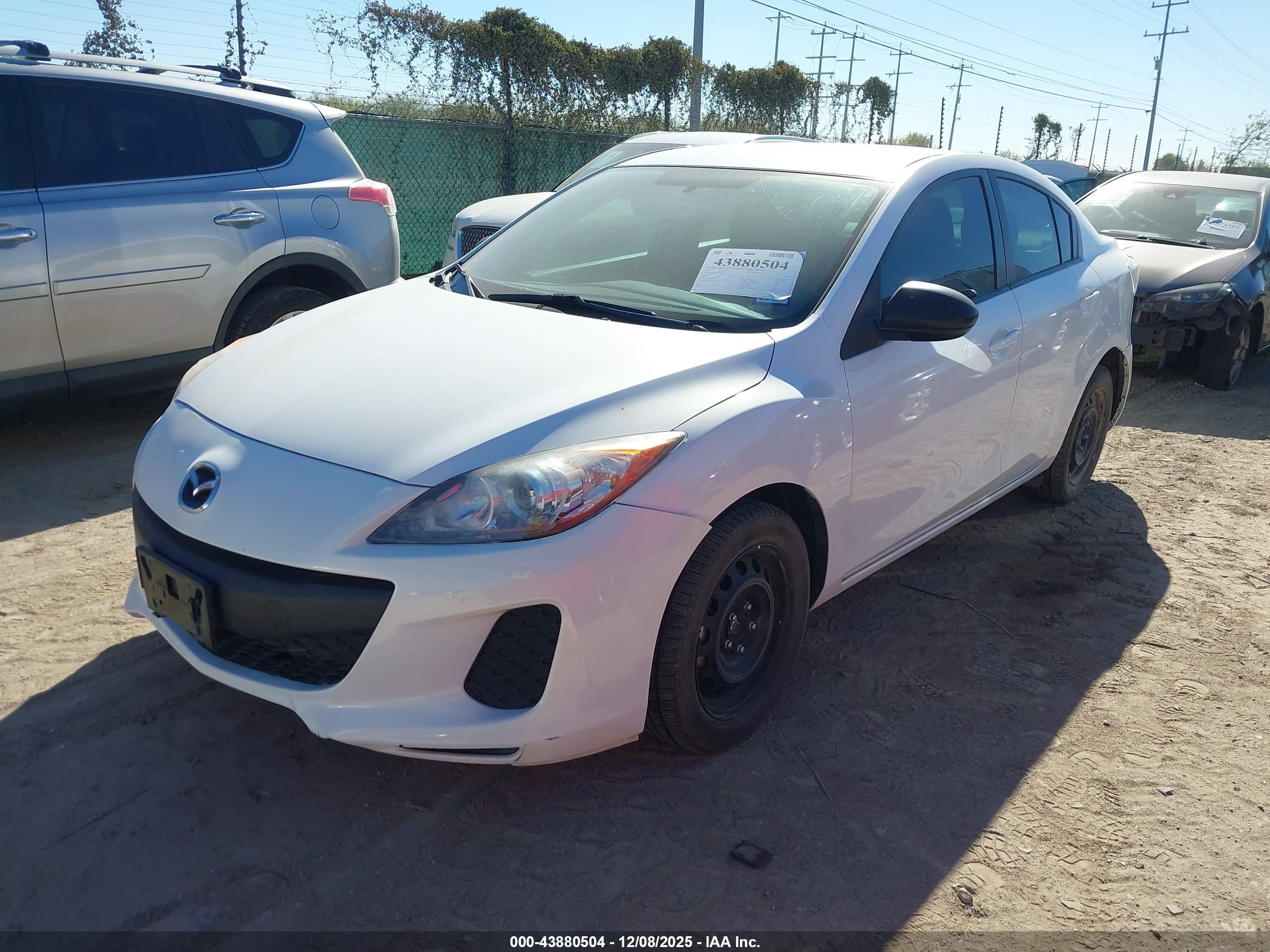 MAZDA MAZDA3 image 2