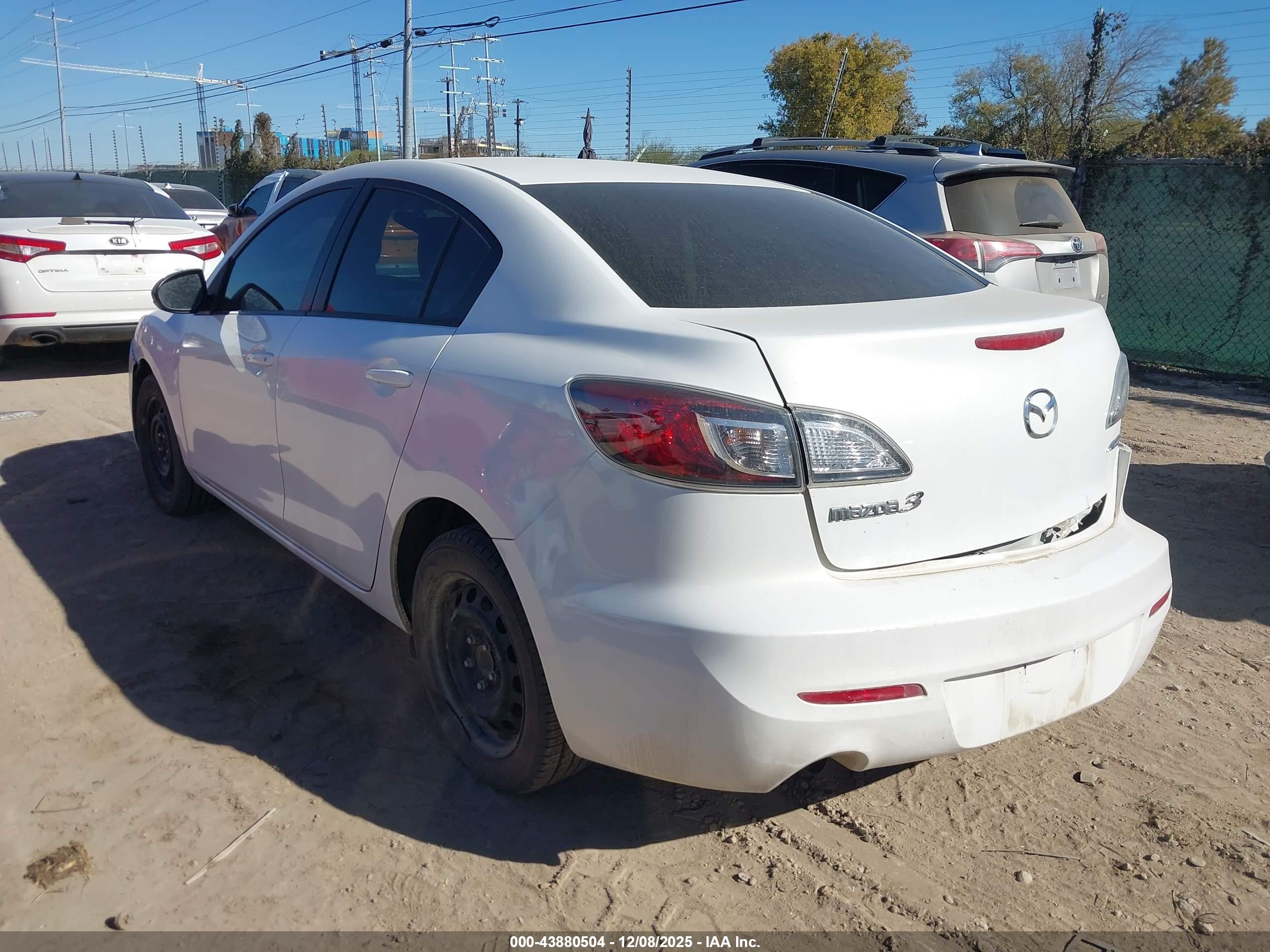 MAZDA MAZDA3 image 3