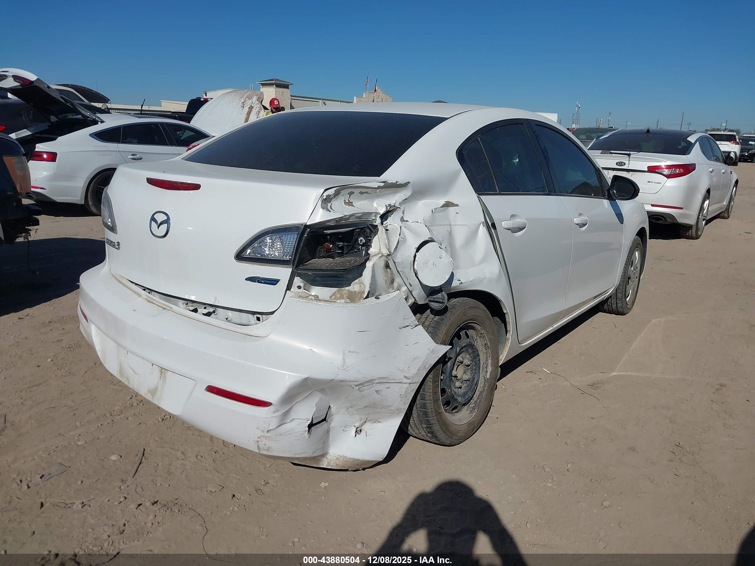MAZDA MAZDA3 image 4