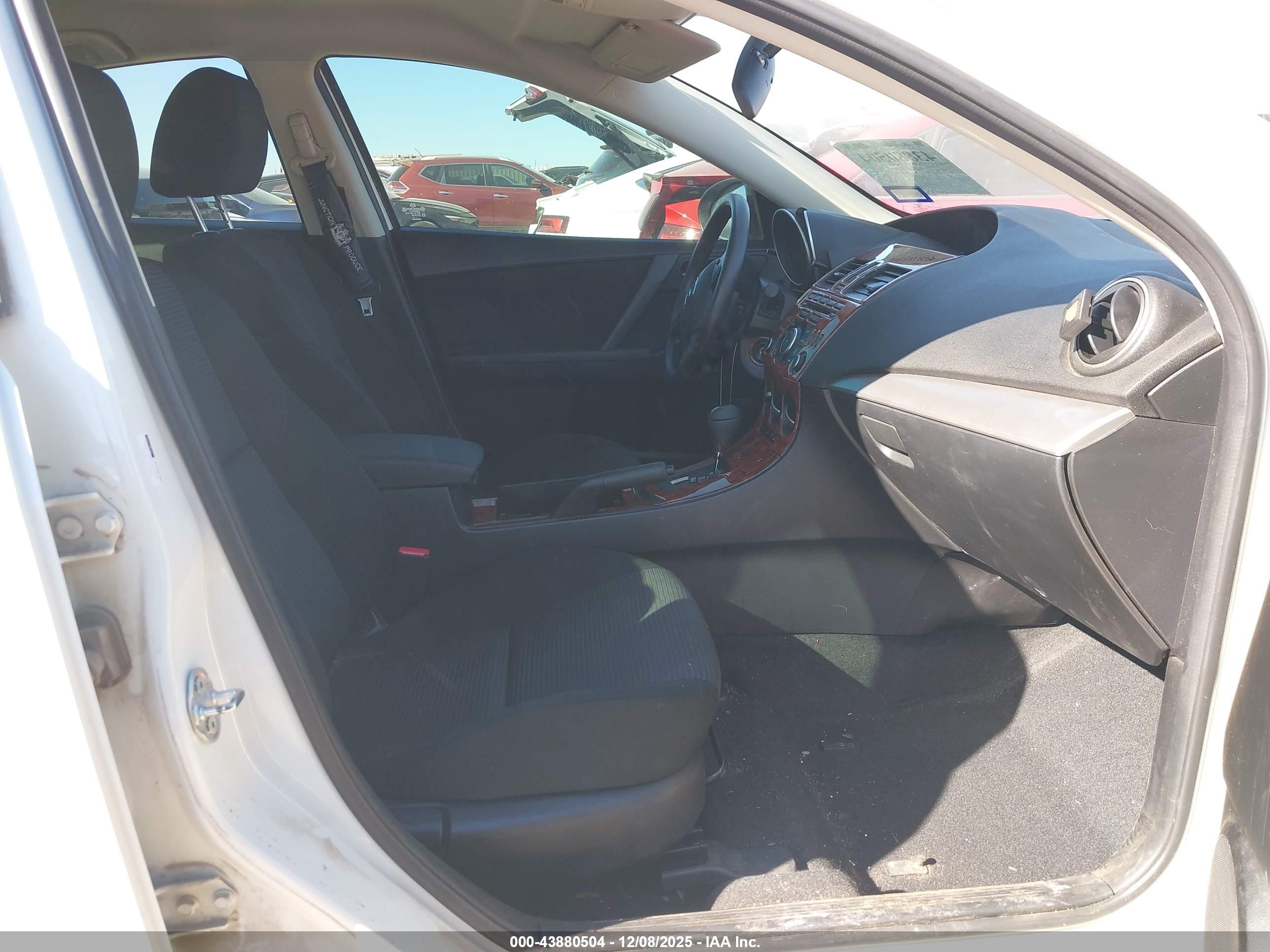 MAZDA MAZDA3 image 5
