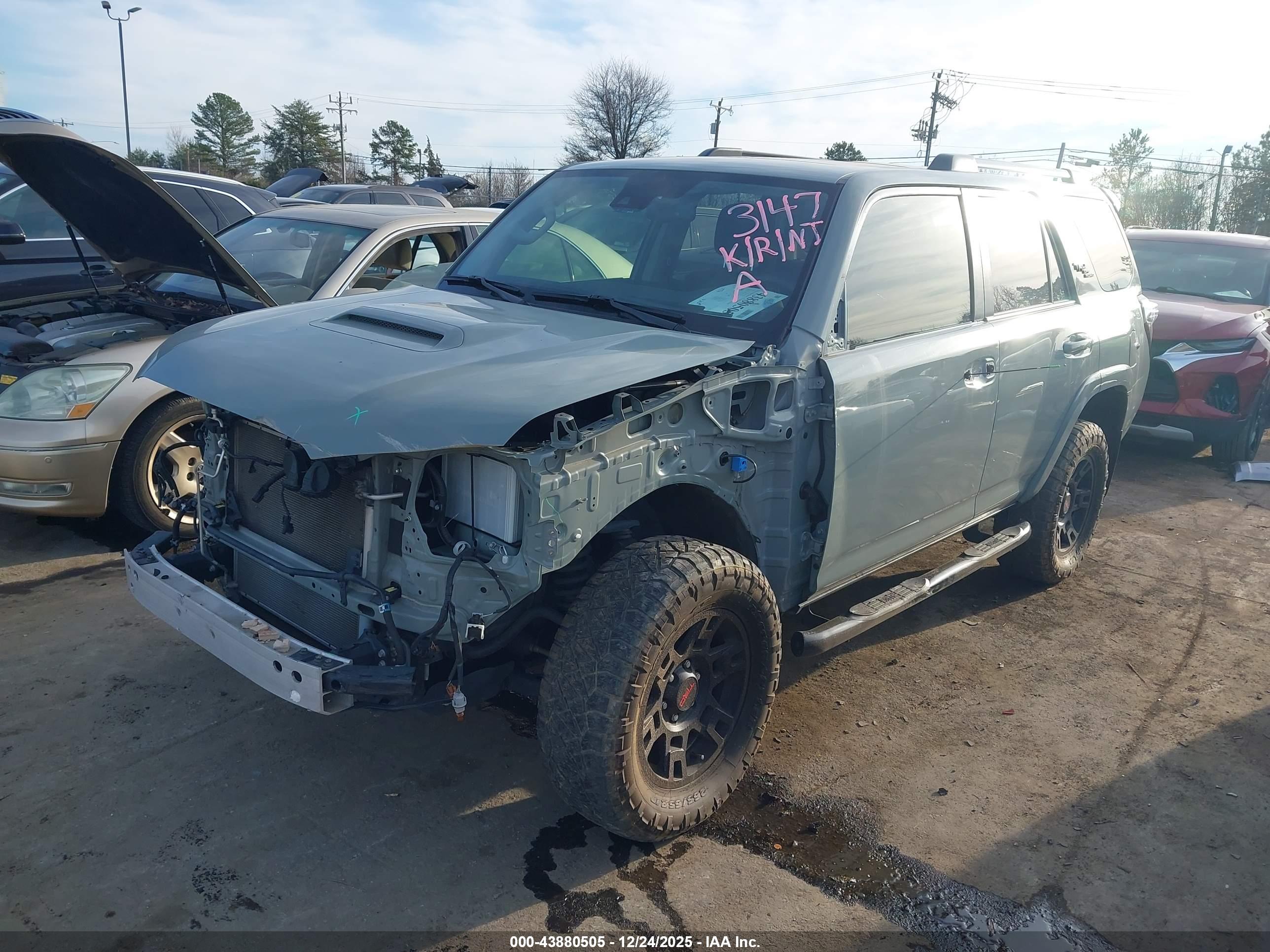 TOYOTA 4RUNNER image 2