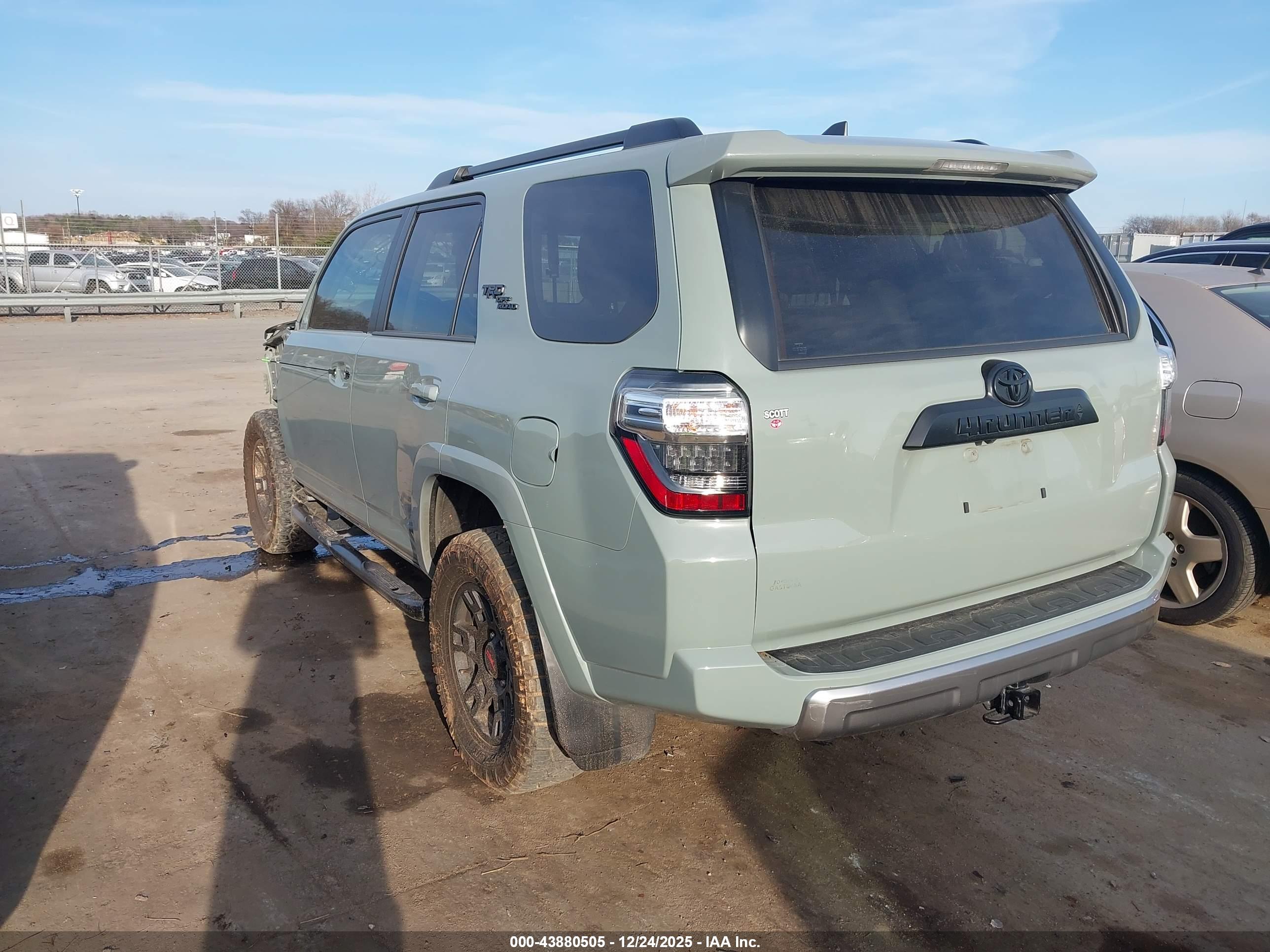 TOYOTA 4RUNNER image 3