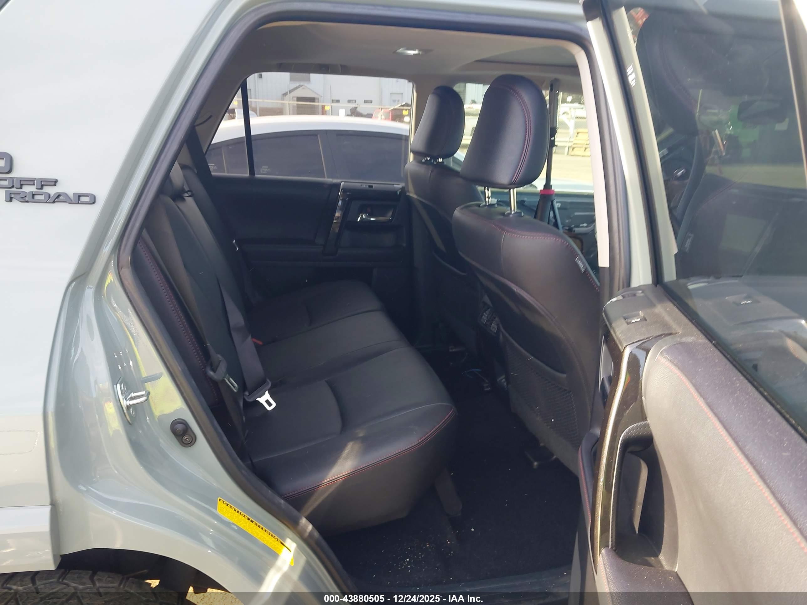 TOYOTA 4RUNNER image 8