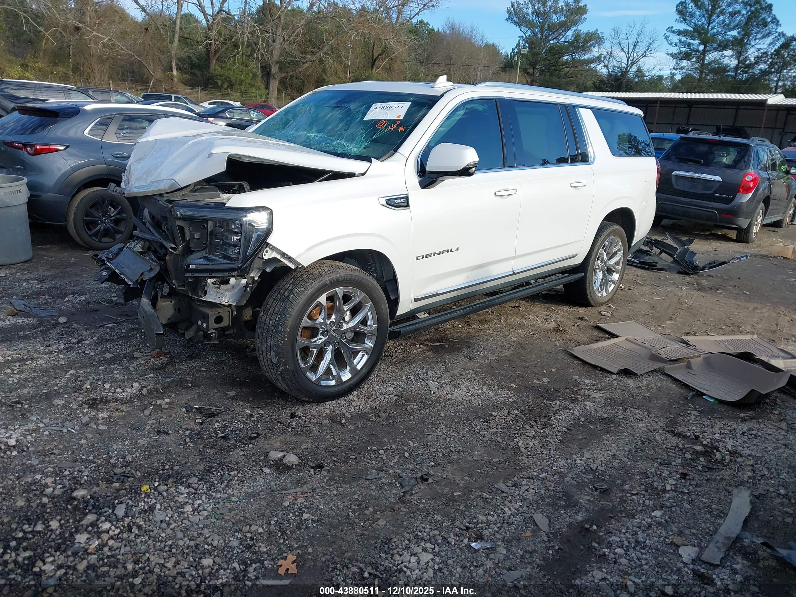 GMC YUKON image 2
