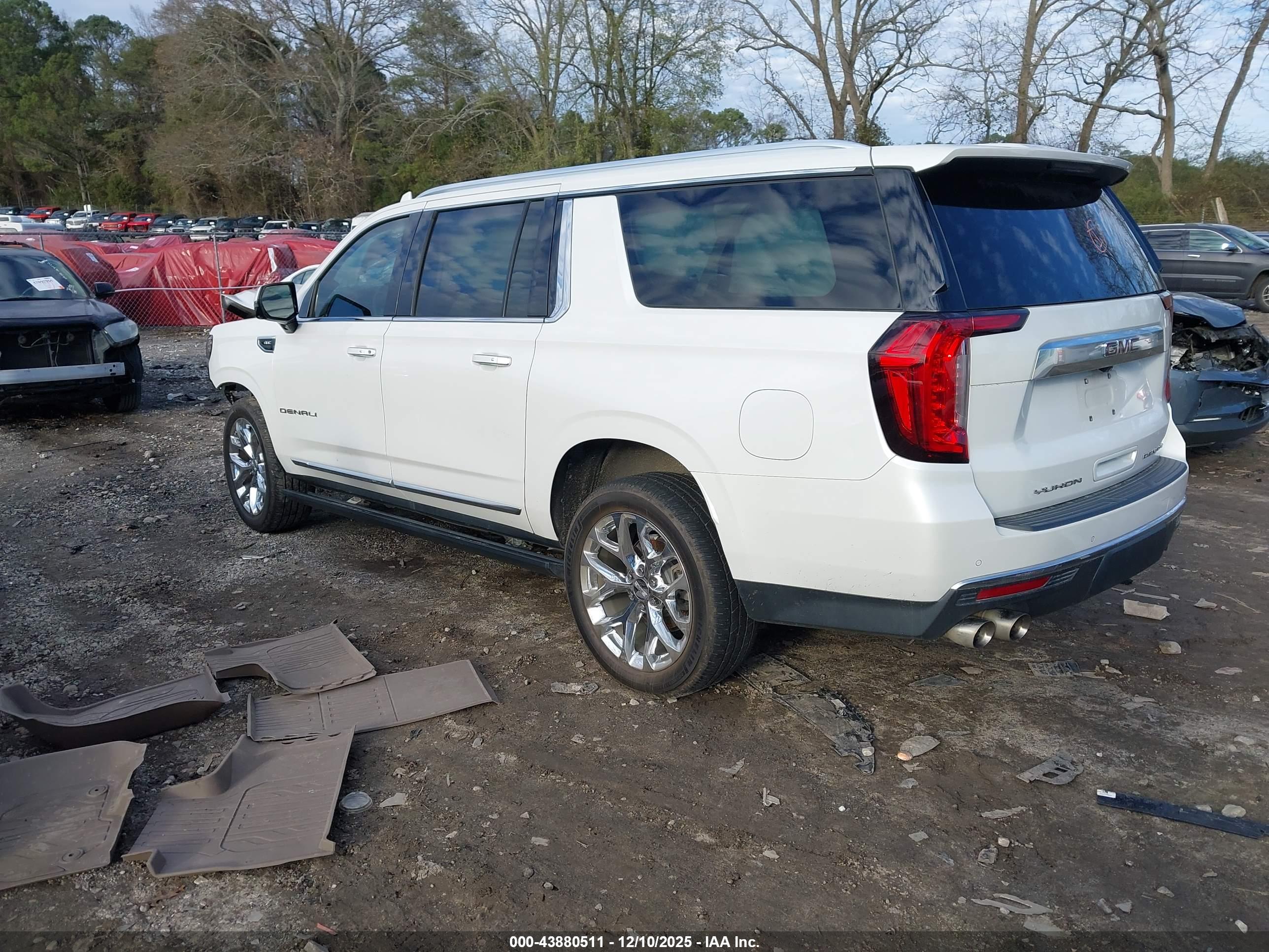 GMC YUKON image 3