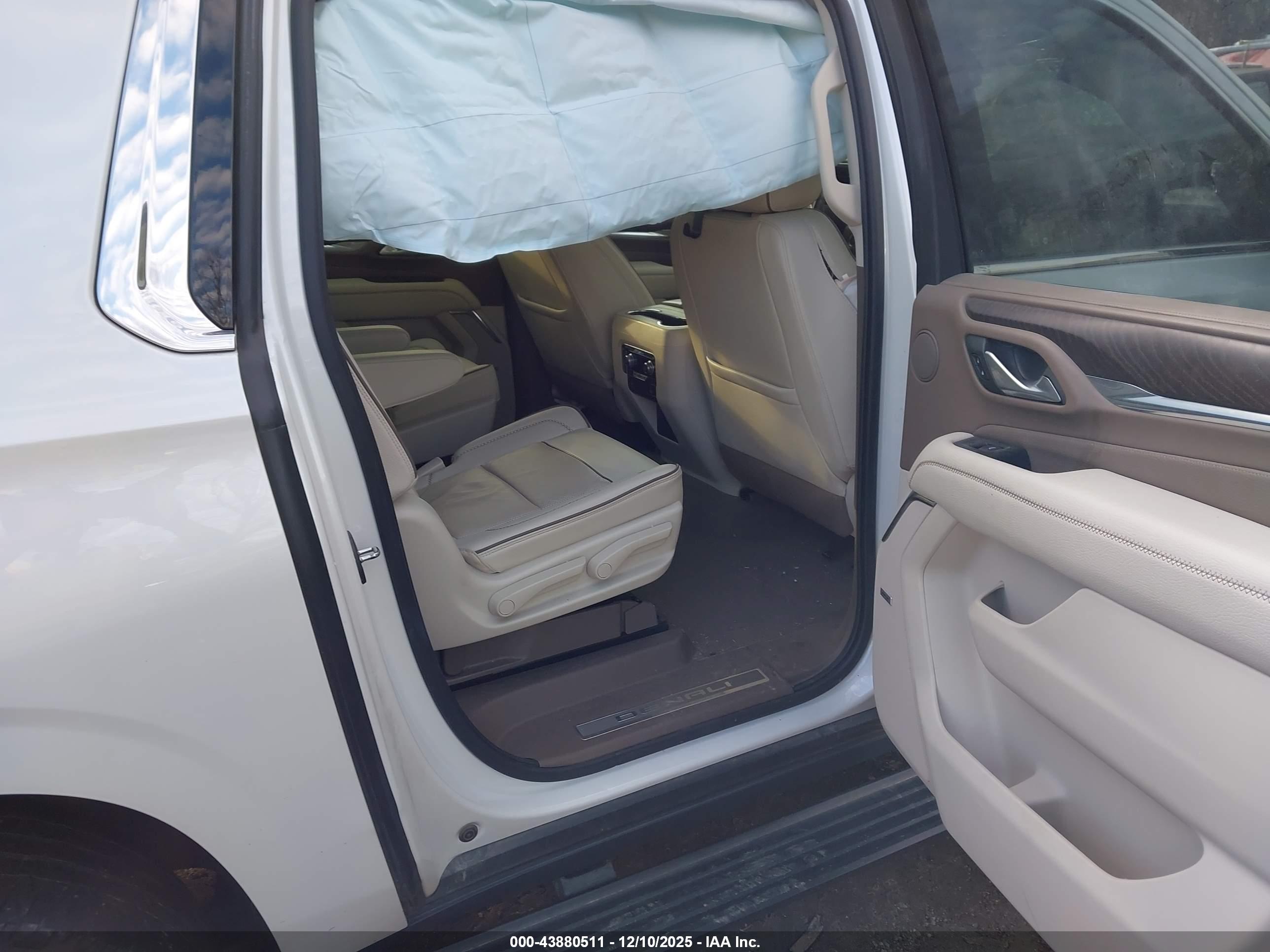 GMC YUKON image 8
