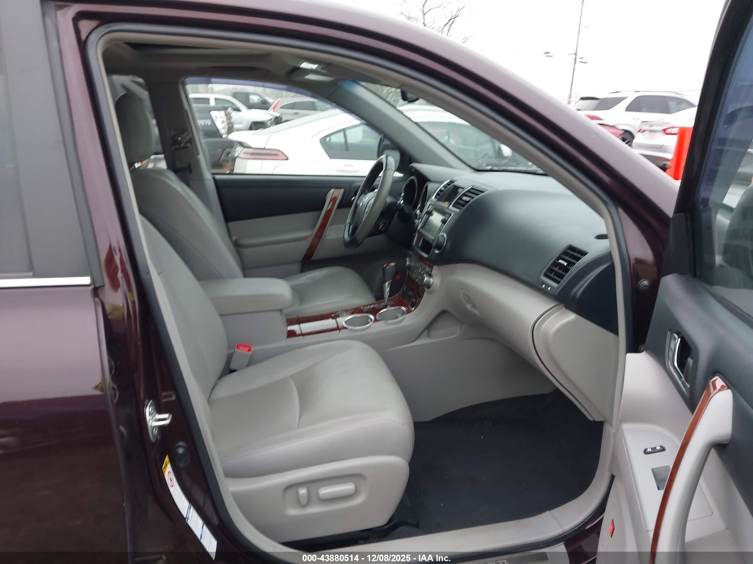 TOYOTA HIGHLANDER image 5