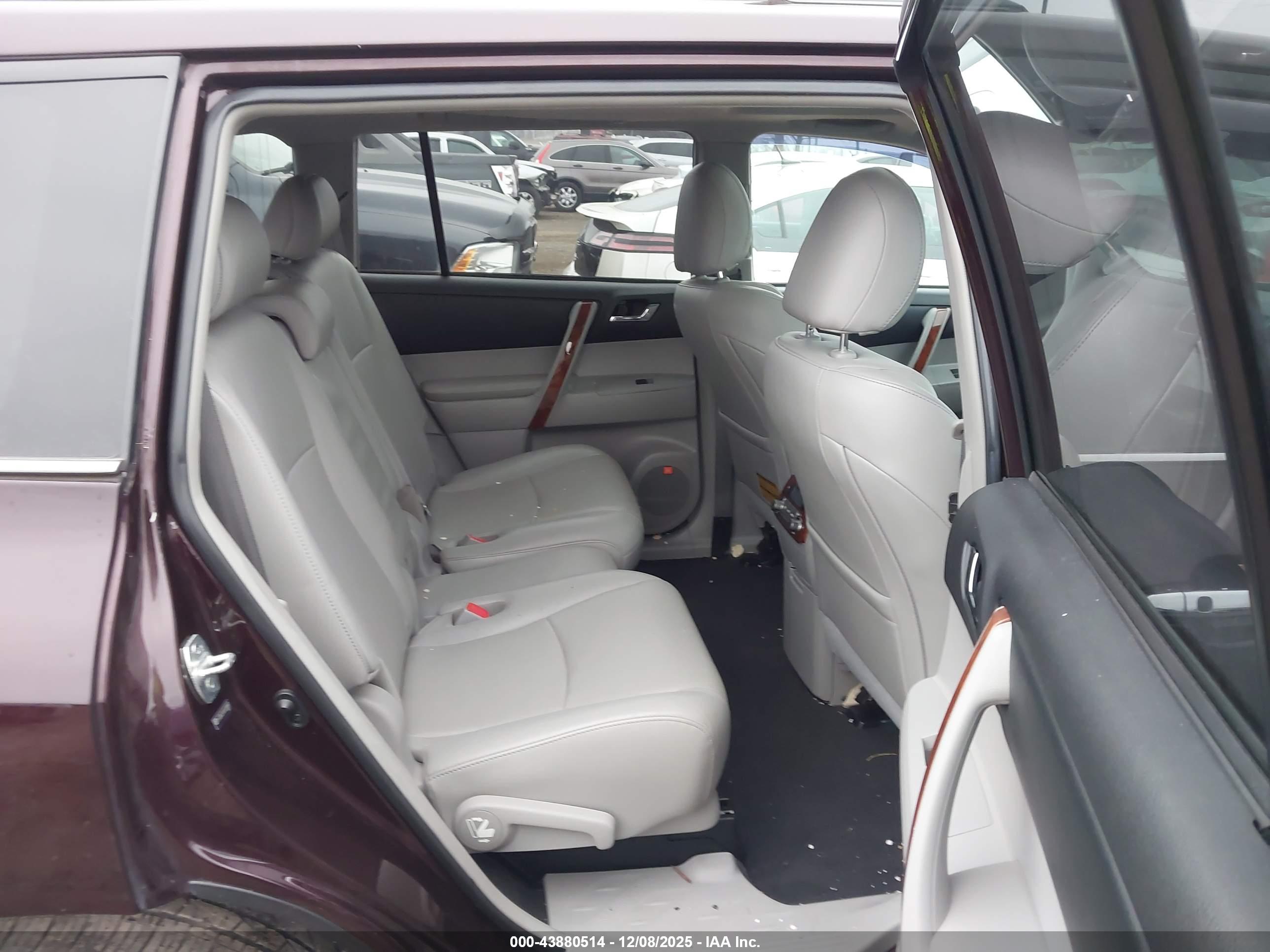 TOYOTA HIGHLANDER image 8