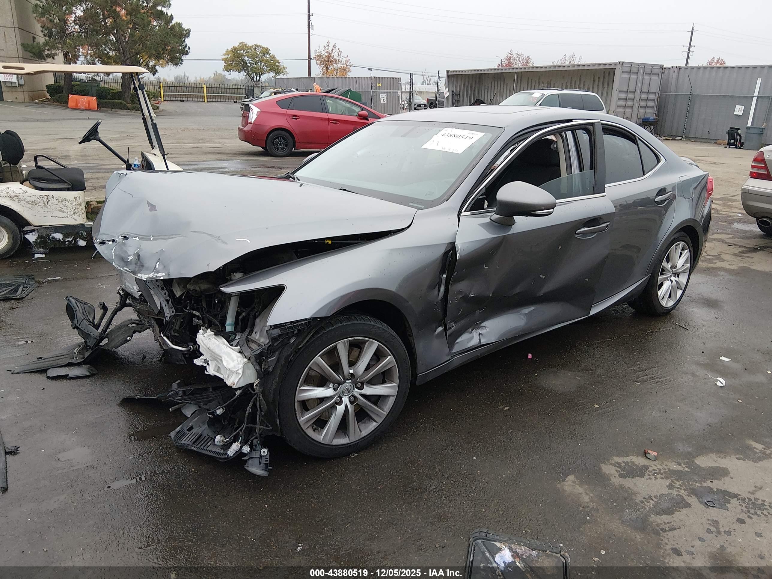 LEXUS IS image 2